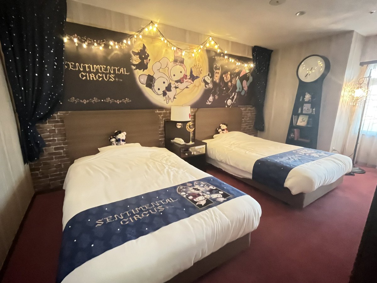 circus9circus's tweet photo. ベッドルーム！

ここだけアリスじゃなくてグリモワールのモチーフ🪄
照明が点滅して神秘的でキラキラでここだけ少し雰囲気が違ってました✨ https://t.co/zAnLdvQlG9
