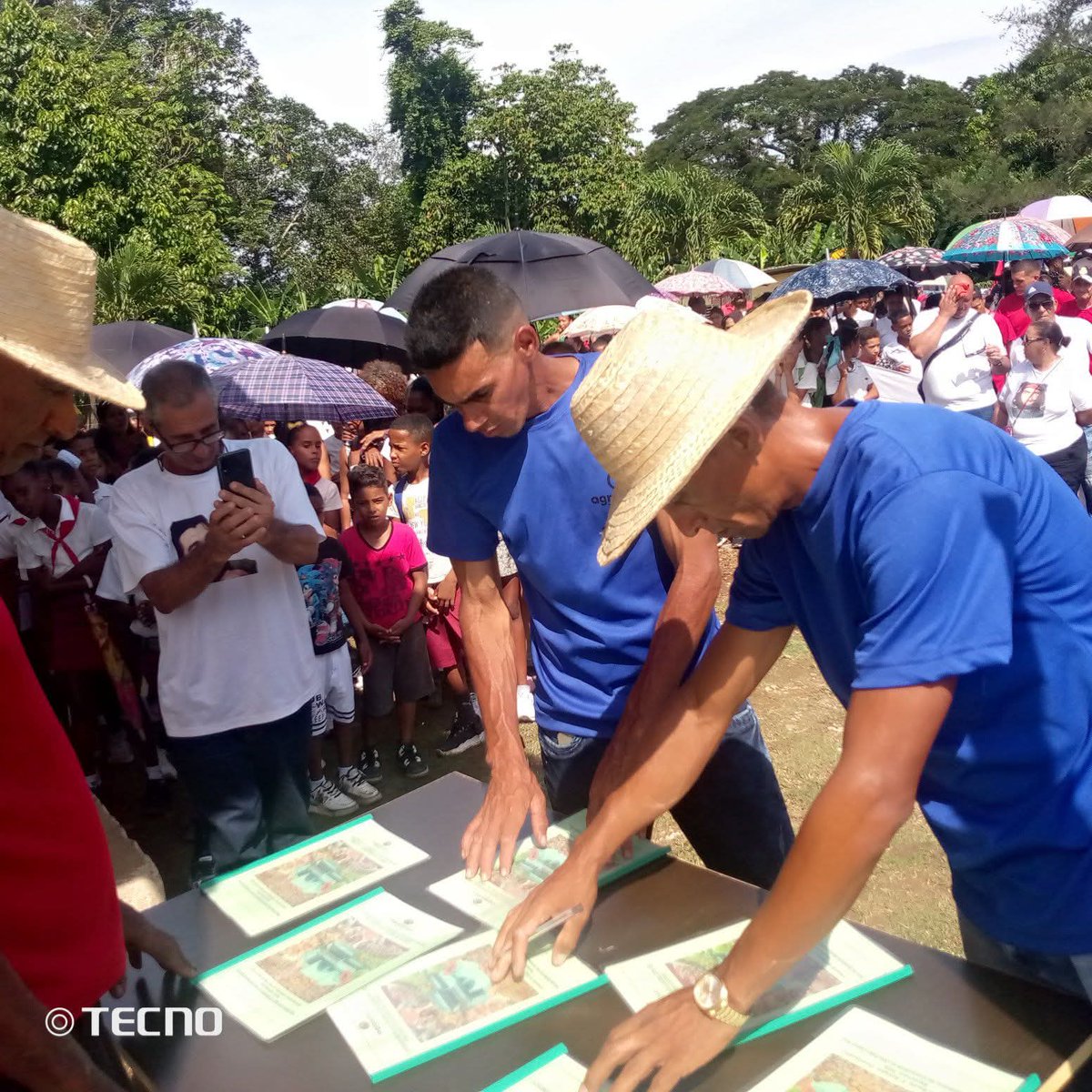danie15089's tweet photo. La Cosecha de cafe 2026-2027 inició de manera oficial en el municipio El Salvador #Guantanamo con  un emotivo acto efectuado en el Consejo Popular de Bayate.
#ElSalvadorGtamoCrece.
#Guantanamo. https://t.co/PPD5oIeKzm