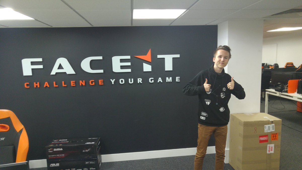 clashdotgg's tweet photo. 9 years ago, ropz played at FACEIT HQ to clear the cheating accusations https://t.co/B8hiYNPQkR