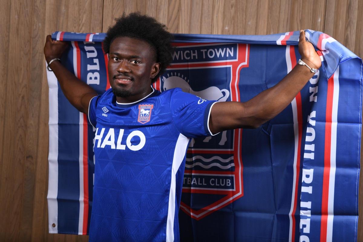 AbdulFattyWap's tweet photo. Today is his day, get him in that starting XI and he’ll show everyone why he deserves to start. Then Greaves will never see the colour of a football pitch again 🙏🙏🙏🙏 #itfc https://t.co/SgZrIkpWqo