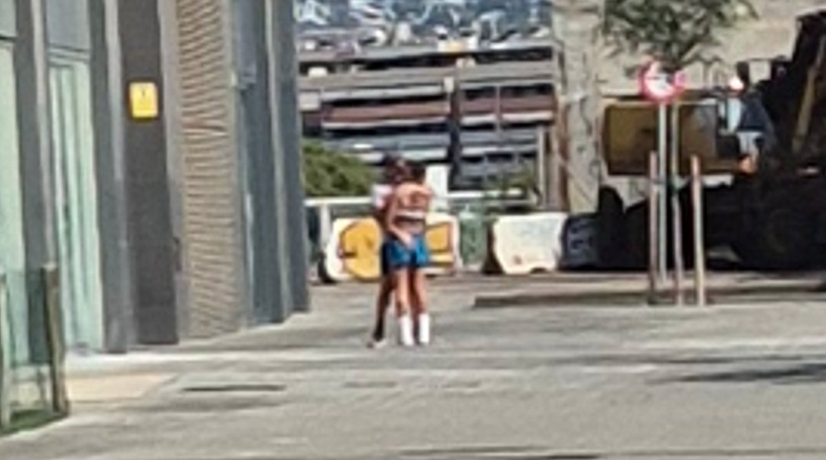 fley_es's tweet photo. 🚨EXCLUSIVA BOMBA: SARA ISMAEL VISTA CON NUEVA PAREJA
La ex novia de Auronplay vista con un jovencito confuso, y no en actitud solo amigable, aparecen abrazados y en otra imagen besándose. https://t.co/wRqRkvHp1u