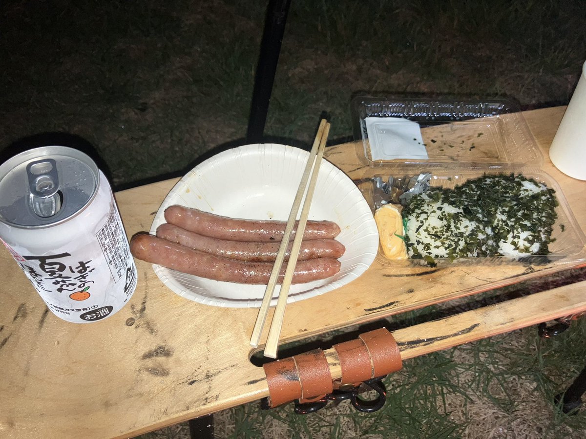 sugihara_npm's tweet photo. とても久しぶりに投稿

今日は萩に

・万作とヒラソのお刺身と東洋美人

・むつみ豚ソーセージとしそわかめおにぎりと夏みかんチューハイ

・焚き火

万作＝シイラ、脂がのってて美味しい・・

萩と言えば、いや、山口県と言えば
井上商店さんのしそわかめ！！美味しい・・

満喫・・・ https://t.co/Qk91Pq4X2S
