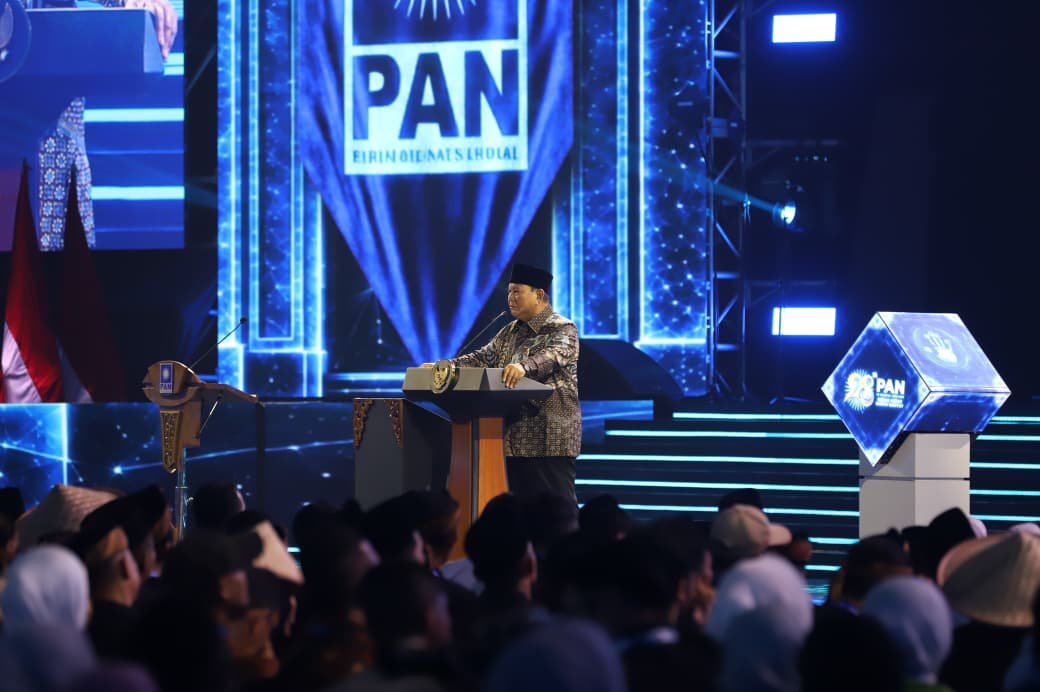 PDemokrat's tweet photo. Sekretaris Jenderal Partai Demokrat, @akang_hero menghadiri Hari Ulang Tahun (HUT) ke-28 Partai Amanat Nasional (PAN). Acara digelar di Jakarta International Convention Center (JICC), Jakarta, Jumat (18/9/2026) malam. https://t.co/6LXCdxBD4n