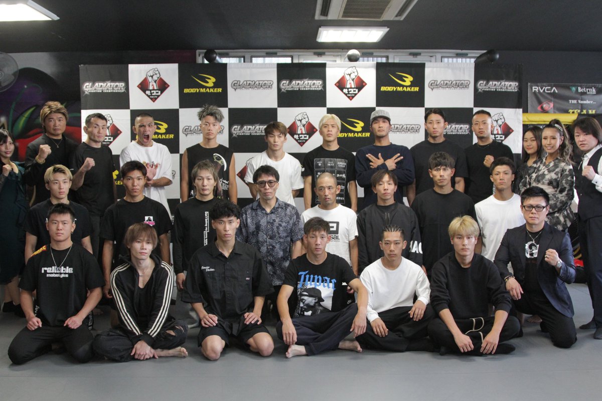 GLADIATOR_MMA_'s tweet photo. 9/19 (土)
 BODYMAKERpresents
「GLADIATOR 036」 前日計量結果
　
豊中市SMOKERGYMにて前日計量が行われた。
 
上荷大夢が550gオーバー、塩川玲斗が1.6㎏オーバーのため、それぞれキャッチウェイトに変更になった。
 
フライ級王者 今井健斗は初防衛戦にて元王者を迎え撃つ。
ミスターGLADIATOR NavE 引退タイトルマッチは王座返り咲きか、自身への引導か。
ブレイキングダウン大阪喧嘩自慢代表 爆音那智が初参戦。
ストロー級 諸井友祐は韓国からの刺客 クォン・ミンスと次期タイトルマッチを掛けて戦う。
 
チケットは全席完売ソールドアウト。
当日は立ち見チケット販売決定。
 
2026 9.20 sun
BODYMAKER presents ｢GLADIATOR 036｣
 
メインイベント
第18試合
■GLADIATORフライ級タイトルマッチ5分3R
今井健斗(マーシャルアーツクラブ中津川/第6代GLADIATORフライ級王者)
56.5㎏
NavE(N★TRUST/第3代GLADIATORフライ級王者)
56.7㎏
 
セミファイナル
第17試合
■GLADIATORヘビー級5分2R
爆音那智(米川道場) 
101.9㎏
高橋マーク(総合格闘技Asura)
116.2㎏
 
第16試合
■GLADIATORストロー級5分3R
次期タイトル決定戦 
諸井友祐(パラエストラ和泉)
52.6㎏
クォン・ミンス(TEAMMAD)
52.2㎏
 
第15試合
■GLADIATORフライ級5分2R
岩崎圭吾(SMOKERGYM)
56.6㎏
竹野海佑(allmyhomies)
57.0㎏
 
第14試合
■GLADIATORフェザー級5分3R
國頭武(BURST)
66.2㎏
田口翔太(総合格闘技Asura)
65.8㎏
 
第13試合
■GLADIATORバンタム級→62.2㎏契約5分2R
上荷大夢(TEAMAGENT)
62.2㎏→62.2㎏
堀之内蒼斗(BRAVEGYM)
61.4㎏
※上荷大夢が550gオーバーのため、62.2㎏契約に変更
 
第12試合
■GLADIATORバンタム級5分3R
上田祐起(Reliable)
61.5㎏
ライダーHIRO(宇留野道場)
61.5㎏
 
第11試合
■GLADIATORフライ級→58.7㎏契約5分2R
塩川玲斗(MUSUBI DOJO) 
58.7㎏
亀井修真(TEAM EAST SPIRIT)
57.0㎏
塩川玲斗が1.6㎏計量オーバーのため、58.7㎏契約に変更
 
第10試合
■GLADIATOR フェザー級5分2R
吉澤颯馬(kyoto SEIKENKAI)
66.2㎏
貴之(FREECORPS)
65.7㎏
 
第9試合
■GLADIATORライト級5分2R
徳野"一心"一馬 (UBF)
70.0㎏
伊藤幸真(ウィーツ彦根)
70.1㎏
 
第8試合
■GLADIATORフェザー級5分2R
そのまんまたなか(TEAM SFIDARE)
66.1㎏
松本将希(ジムラーテル)
65.3㎏
 
第7試合
■GLADIATORフライ級5分2R
デンジャラスダイスケ(TEAMSFIDARE)
57.0㎏
木下皓介(GROUNDCORE)
56.8㎏
 
第6試合
■GLADIATORストロー級5分2R
田中優樹(Reliable)
51.8㎏
滝川慎悟(KING LEO)
52.1㎏
 
第5試合
■GLADIATORバンタム級5分2R
矢野星凪(高槻格闘技クラブ)
61.2㎏
HIROTO (K友会)
60.5㎏
 
第4試合
■GLADIATOR NGFフライ級5分1R
田中仁(BURST)
56.6㎏
藤原建介(パラエストラ加古川)
56.8㎏
 
第3試合
■GLADIATOR NGFフライ級5分1R
髙橋良河(BURST)
57.1㎏
小山智也 (TEAM AGENT)
56.4㎏
 
第2試合
■GLADIATOR NGFフライ級5分1R
富士谷雅也(総合格闘技道場コブラ会イースト)
56.8㎏
﨑濵輝(TEAM AGENT)
55.8㎏
 
第1試合
■GLADIATOR NGFバンタム級5分1R
中野銀仁(Reliable)
61.1㎏
横田瑠吾(TEAM AGENT)
58.8㎏
 
【大会概要】
■開催名：BODYMAKERpresents
「GLADIATOR 036」
 
■日時：2026年9月20日（日） 
開場/11:00 開始/12:00予定
 
■会場：176box
〒561-0831
豊中市庄内東町5丁目7−25
 
■チケット料金
VIP席 25,000円 完売
自由席 9,000円 完売
立ち見 6,000円 有り
※1歳よりチケットが必要
 
■主催・問い合わせ・チケット販売
GFスポーツインターナショナル
（073-499-7787)
 
■公式HP
https://t.co/nkEfsC2vR3
 
#gladiator
#bodymaker
#THE1TV