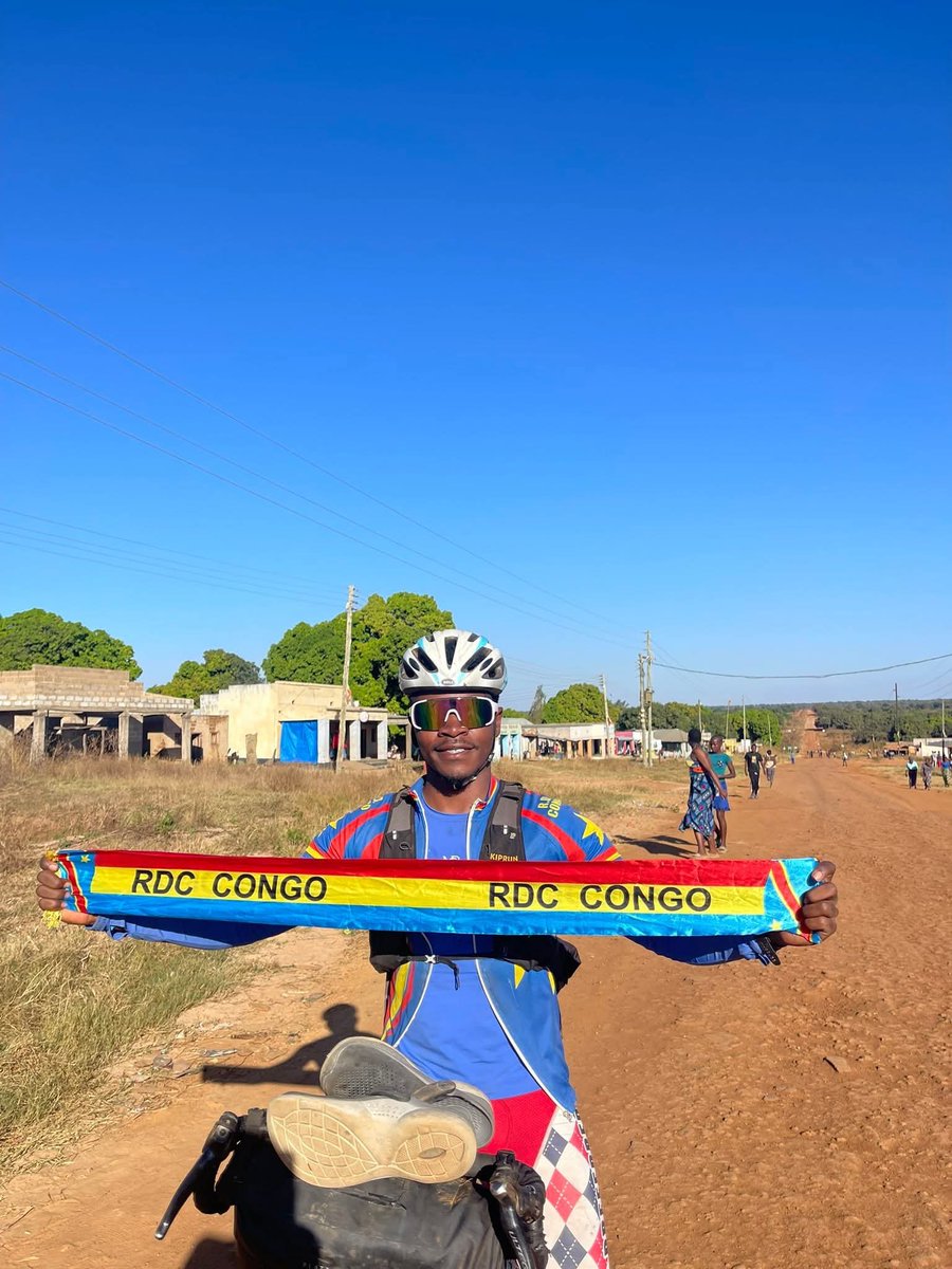 MichelMoto1's tweet photo. Hommage à Miguel, artisan de la paix.
Il a parcouru le pays à vélo pour porter un message de paix. Les balles de Goma ne l'ont pas terrassé, c'est loin des siens, en terre étrangère, qu'il est tombé.
Je salue la mémoire de ce patriote aux convictions fortes. Mes sincères condoléances à sa famille et au peuple congolais.
Que son nom reste dans l'histoire de notre lutte pour la paix et la souveraineté. #RDC #Goma #Paix