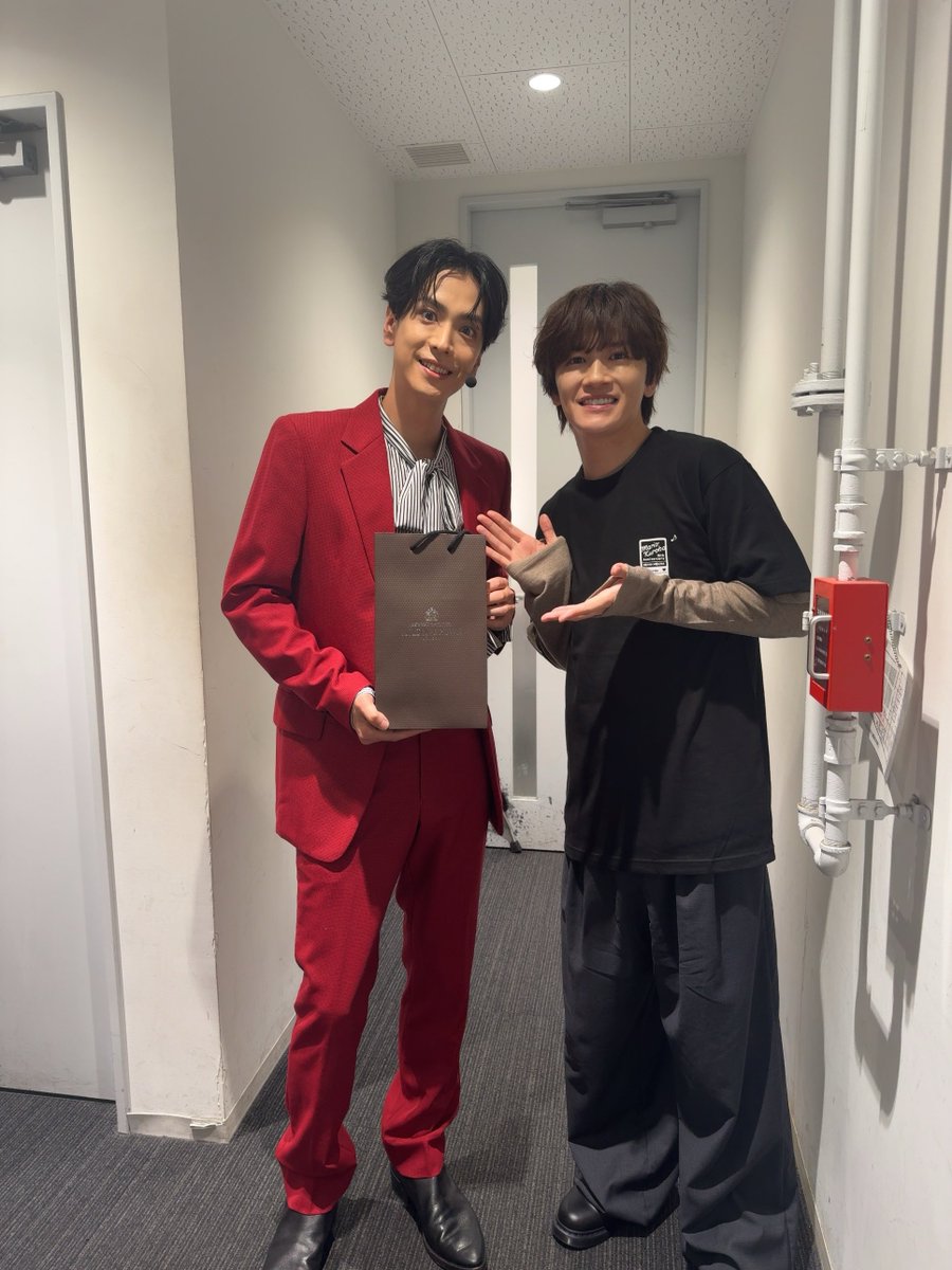 seiya0906's tweet photo. 黒羽麻璃央Presents MARI FES 2026
　　　　-15th Anniversary-
ゲスト出演させていただきましたー😊

まりおくんの１５周年をお祝い出来て嬉しかったです！！
これからもたくさんお世話になりたいと思います😆笑

ファンの皆さんも優しく迎えてくださりありがとうございました。
おかげさまで楽しく過ごさせていただきました。
羽の会、会員としてよろしくお願いします！！