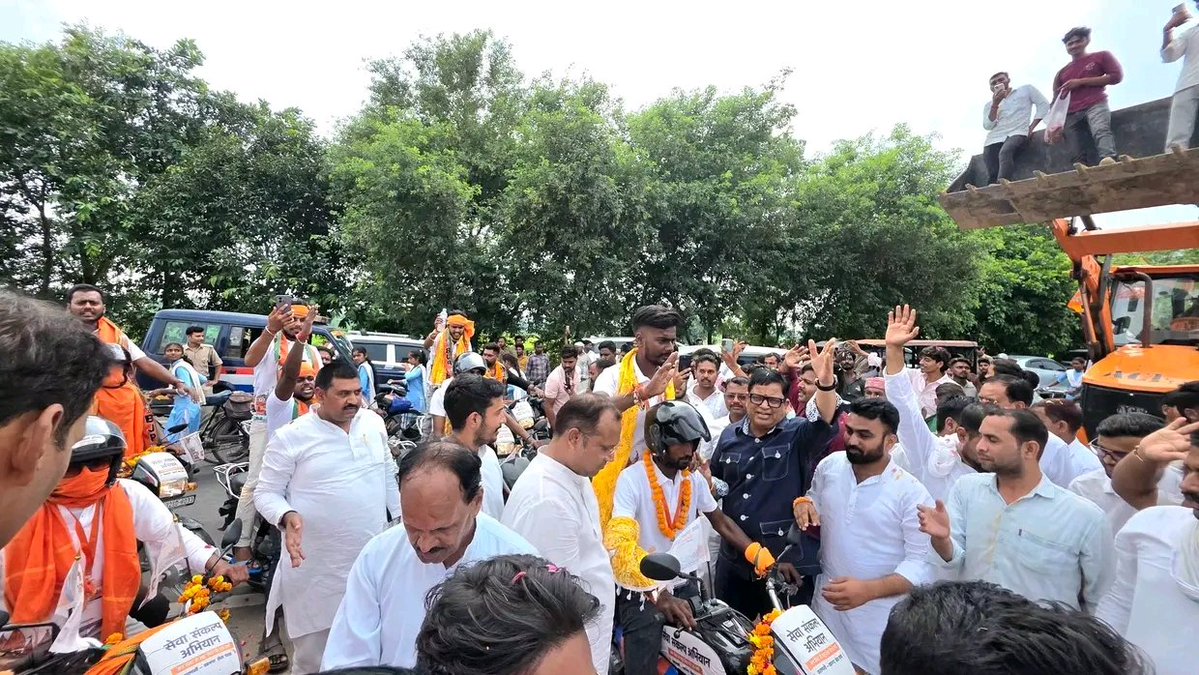 Bjpforawadh's tweet photo. कर्मभूमि वाराणसी से वडनगर तक 
आदरणीय प्रधानमंत्री श्री Narendra Modi  जी के 76 वें जन्मदिवस  राष्ट्रसेवा के 25 वर्ष पूर्ण होने पर 'सेवा संकल्प अभियान' के अंतर्गत 'वाराणसी से वडनगर' सेवा बाइक यात्रा का जनपद रायबरेली विधानसभा सलोन में हार्दिक स्वागत अभिनंदन किया। https://t.co/6F2QI652vW