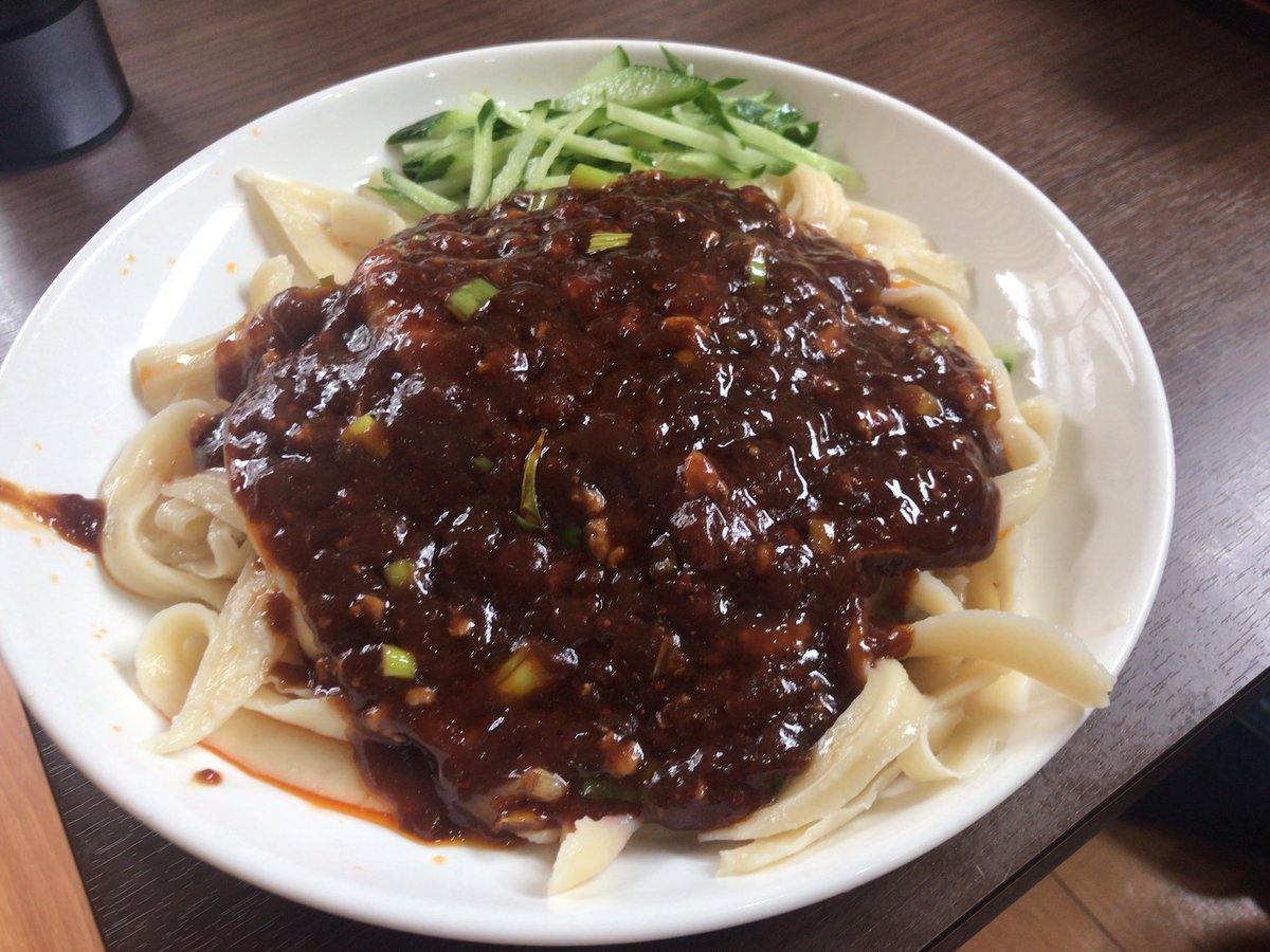 yoshi1887's tweet photo. 今日はおひさもおひさ桃ちゃんに会いに飯能のデルパラへ。
メッチャお綺麗になられてました😊
ヨシオは全く奮わず回収ゼロ
彼女は２プッシュで3万発オーバー、、、、ワイは呪われているのか？

お昼は刀削麺のじゃじゃ麺
これは美味かった！
またタイミング見て会いに行きます👍 https://t.co/W1JcFl2zlo