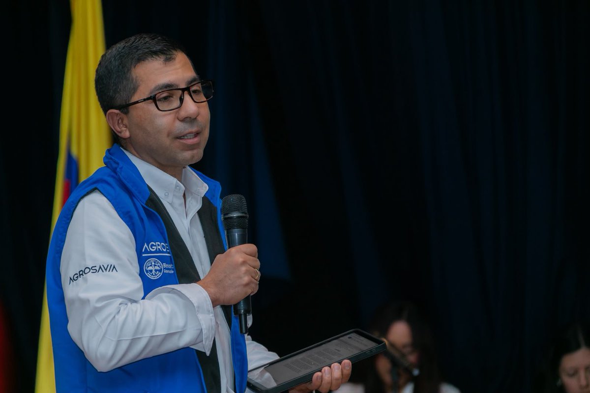 Alfred_Balle's tweet photo. La mejor manera de reverdecer Cundinamarca es fortalecer a las comunidades que protegen y restauran sus territorios.

Por eso, desde la @CAR_Cundi nos unimos con @SOMOSAgrosavia y @SBVerdeCund y avanzamos con la entrega de 59.000 plántulas nativas, el fortalecimiento de 52 Aulas Ambientales Forestales y la capacitación de más de 500 personas.

¡Juntos cuidamos el medio ambiente!