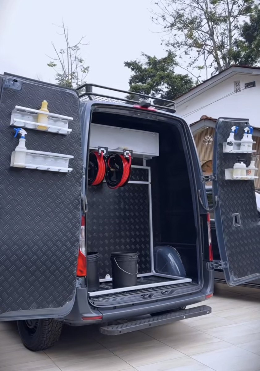 SangKip4's tweet photo. UrbanX went from using probox on his detailing services to a Mercedes Van wins if you ask me https://t.co/39IKkDCjVz