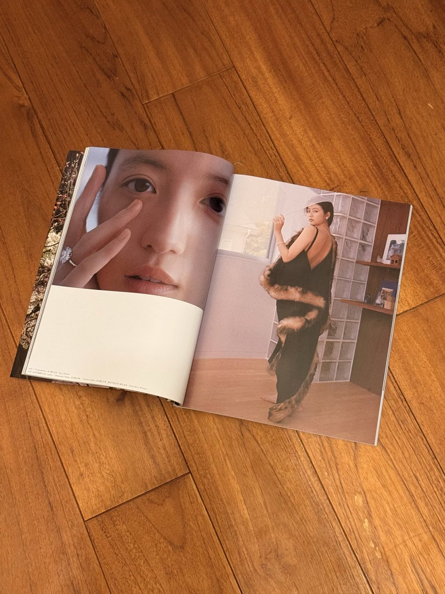 mina271210's tweet photo. 今回 美桜ちゃんが撮影した台湾の雑誌が届きました
本当に綺麗すぎるʕ⸝⸝⸝˙Ⱉ˙ʔ🌸
表紙はランダムでいくつかのバージョンがあるみたいで 今回届いたこの表紙もすごくお気に入りの一枚です✨
台湾に来た時のお話も可愛すぎる

#今田美桜 https://t.co/y1YXiaXyvB