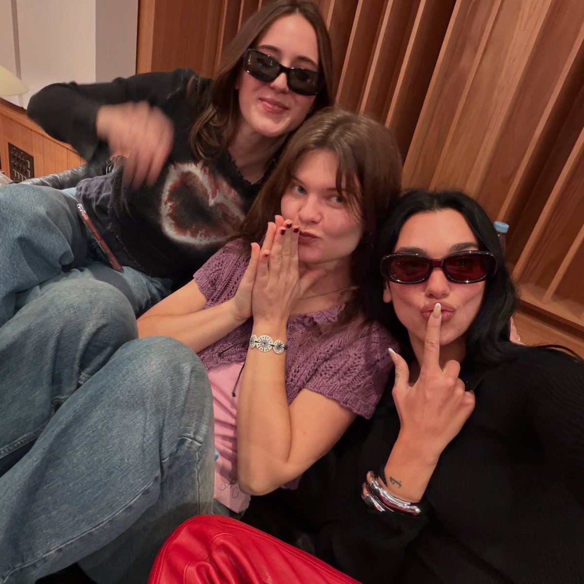 DUALIPA's tweet photo. ✩ your girl 4ever ✩ https://t.co/W680sZ9dC4