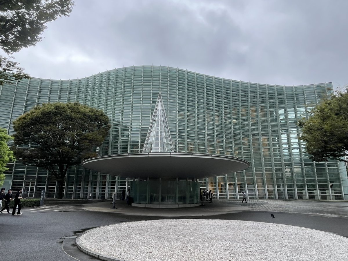 tinybaby_aa76's tweet photo. #ピカソミーツポールスミス展 行った💃

ピカソの時代ごとの思考に影響された色使いやタッチ、絵だけではない作品群も芸術家ピカソを端的に表す点では最高だったし、度肝を抜くポールスミスらしい色のコントラストも大好き🙌🏼ただ正直に言うと床にある作品との結界線が霞むほど色主張強くて目が疲れた😝 https://t.co/Gjkd6mOt7o