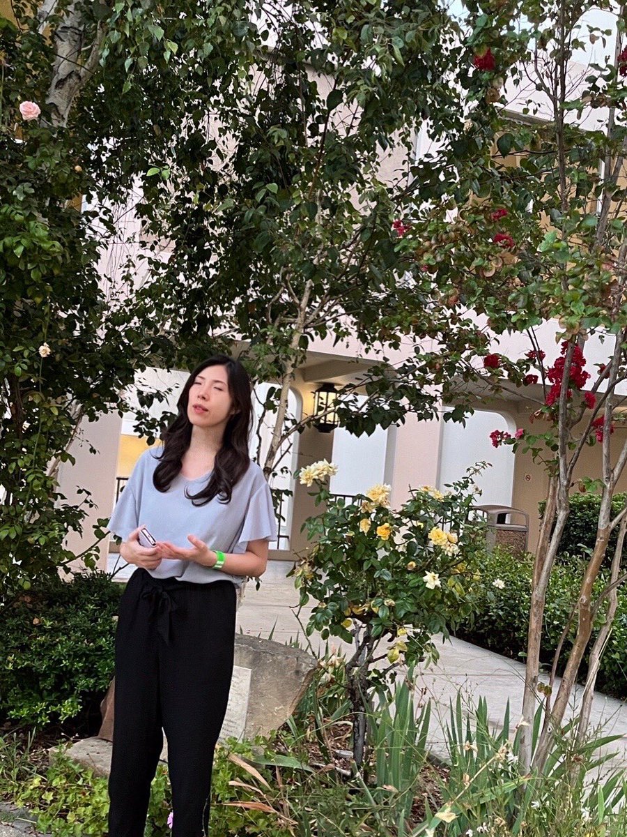 Immanuelmmanuel's tweet photo. 大きな病院のガーデン🌿で路上ライブして来ました😊

Went busking in the courtyard of a big hospital🌿😊

#LA #gospel #路上ライブ #losangeles #ロサンゼルス #アメリカ #ゴスペル #病院 #christian #hospital #singer #songwriter #ROSÉ #薔薇 #バラ園 #ばら #rosegarden #バラ #ローズ #中庭 https://t.co/9W7RcXmEPV
