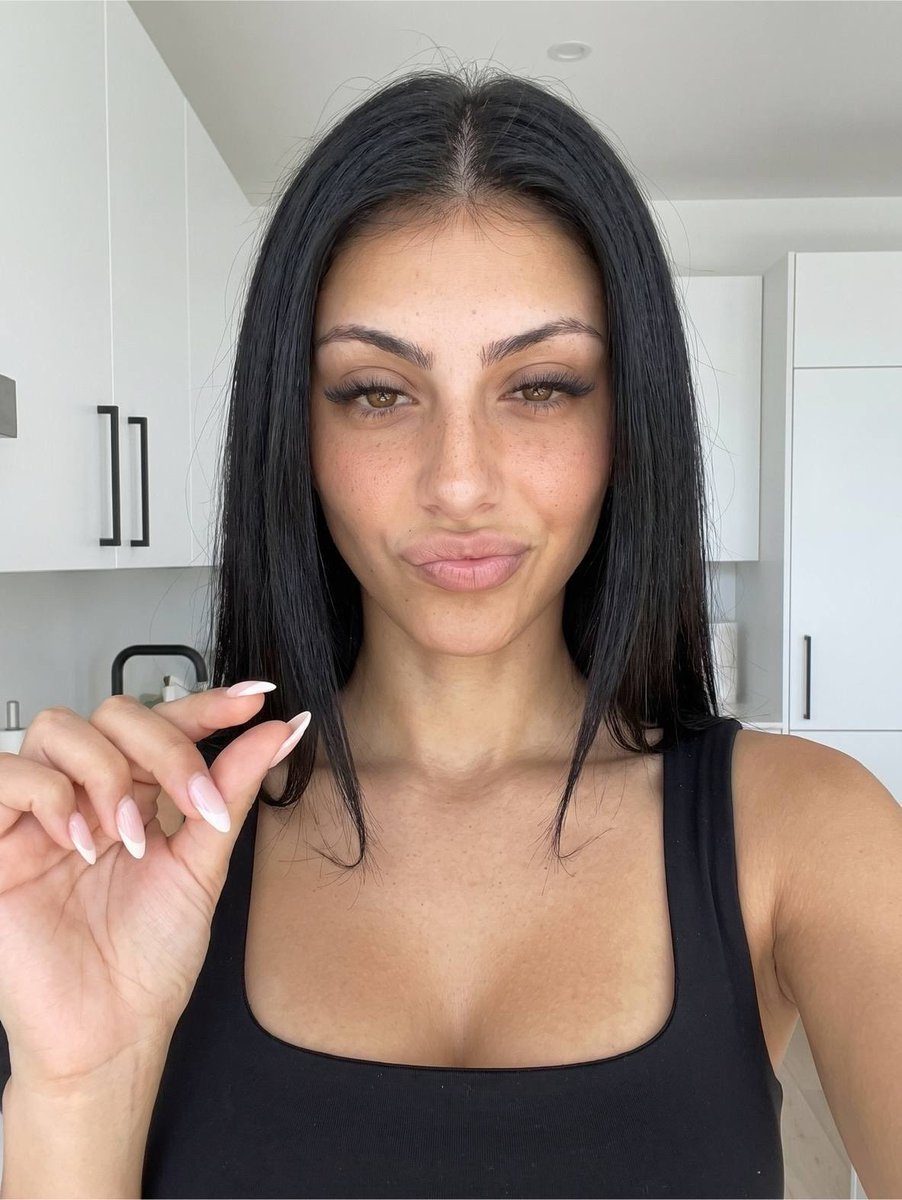 bratnatalie1's tweet photo. I almost didn’t see it🤣 https://t.co/6r7zx6x12G