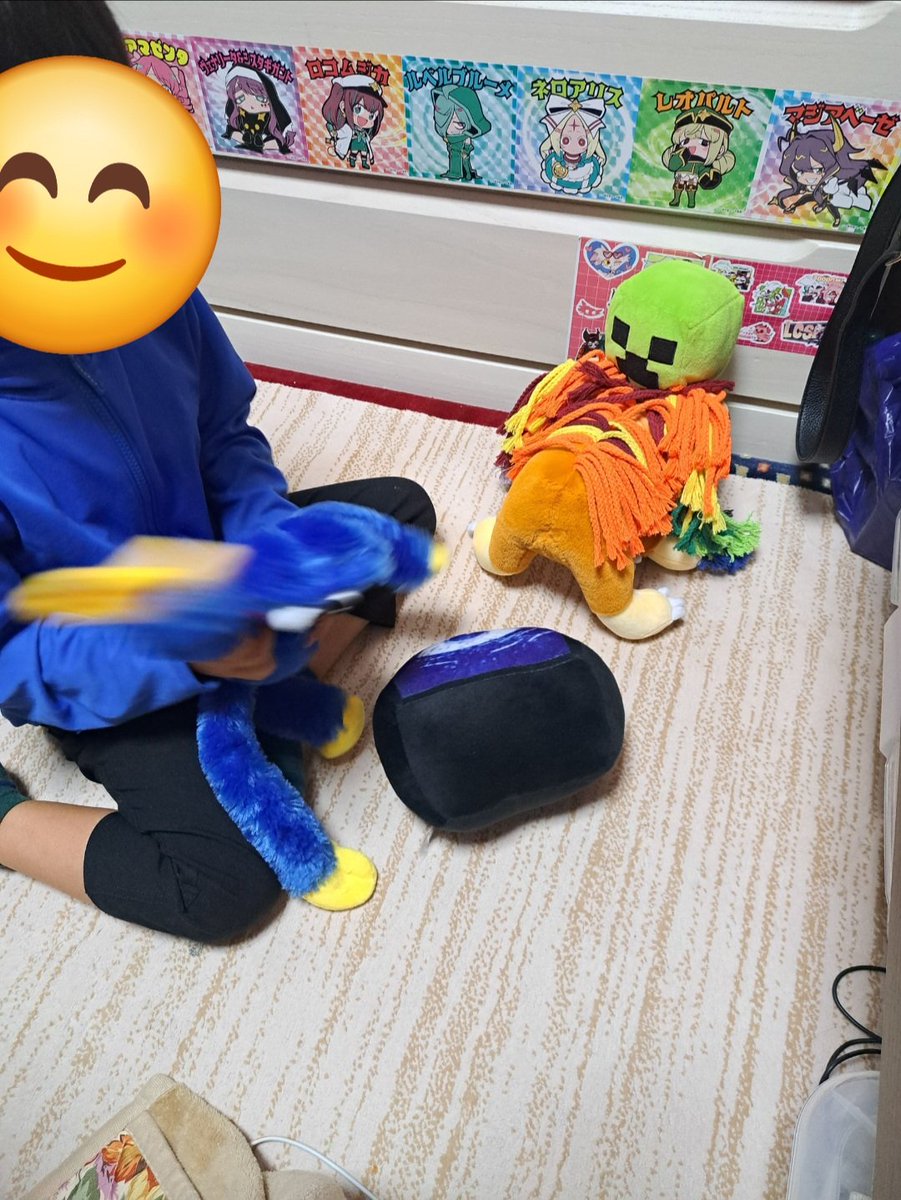 micto_mmm's tweet photo. 友達の弟がぬいぐるみの正しい遊び方してた
ハギワギとクリーパーに集団リンチされる📺博士
ヤーナビーくんはちゃんと博士助けるためにクリーパーを捉えた、がしかし、ハギーは野放しなので猛攻撃に入る
躍動感が凄い https://t.co/ttdWZagQuw