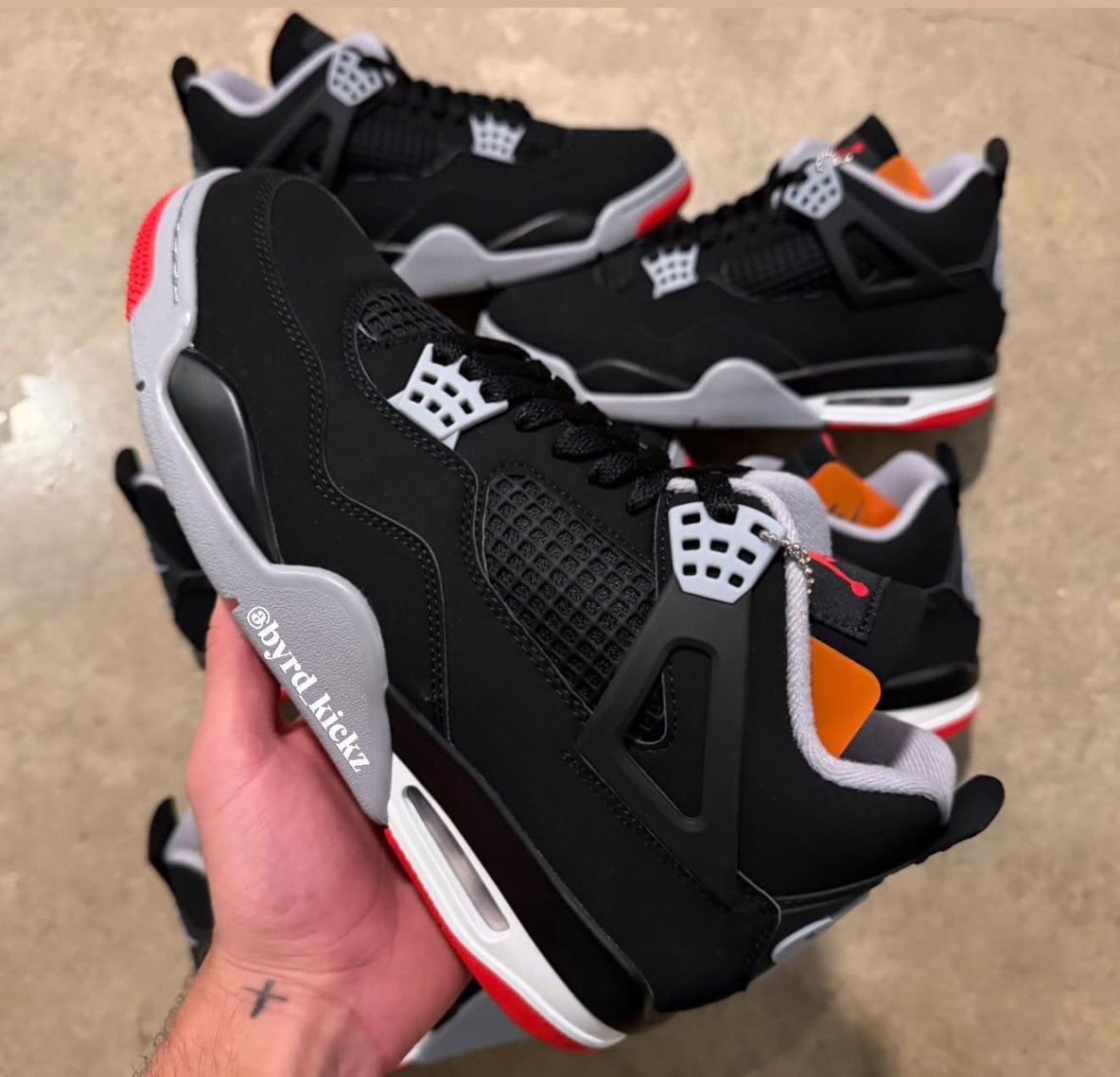 Ovrnundr's tweet photo. Nike Air Jordan 4 "Bred" ❤️🖤 

• $230 
• Family sizing 
• November 27th https://t.co/SUvdcQWNGB