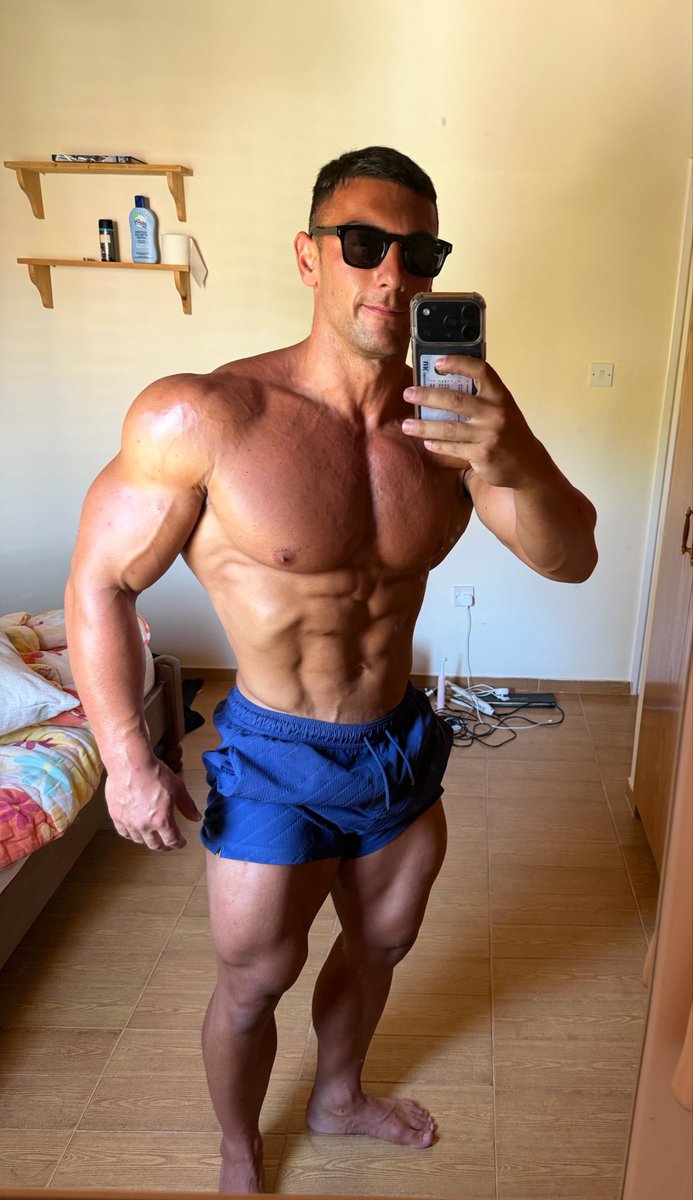 AlphaMuscleGod7's tweet photo. Beach time🏖️ 
Time to tear it up 😈 https://t.co/QqxaUiseep