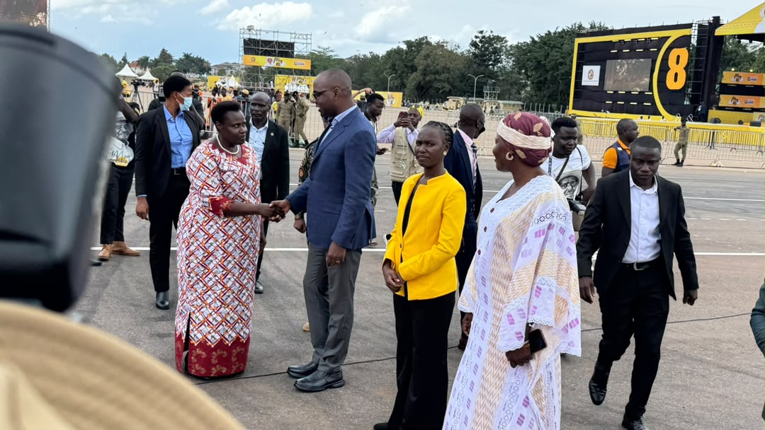coufamilytv's tweet photo. Hon. Henry Musasizi welcomes Vice President Jessica Alupo at Kololo.
Celebrations marking President Museveni’s 82nd birthday are underway.
#Museveni82 #Kololo #COUFamilyTV https://t.co/iCSHpnEM1d