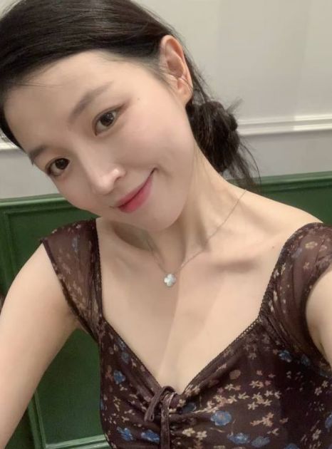3P3u9's tweet photo. 周末了， 林妹妹又上x来看小电影了，来聊聊天吧... https://t.co/SrenXykeVt