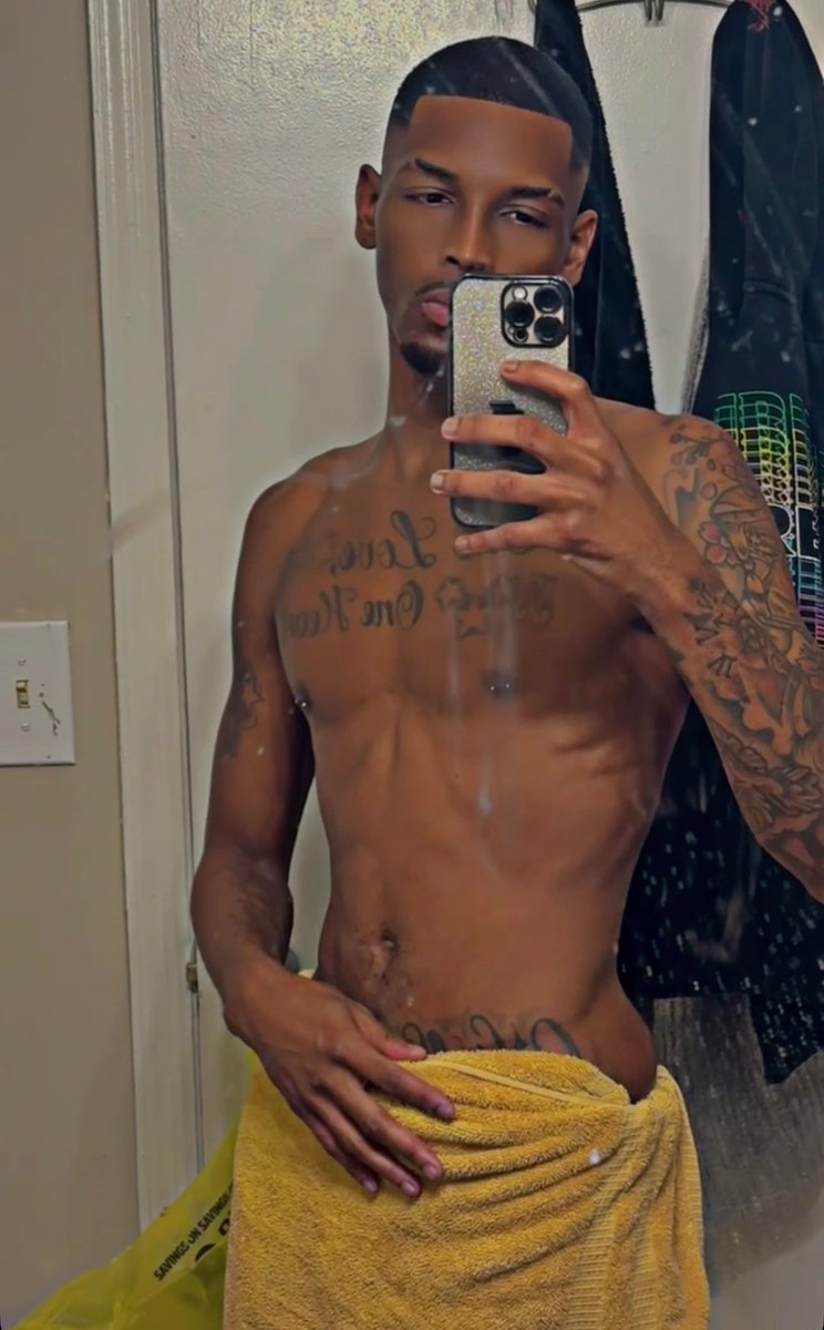 Kingzell__'s tweet photo. Face | Feet 👣 

🪞dirty jus like yall minds 😝🤭

#justsumtopost https://t.co/gudBSXbx1r