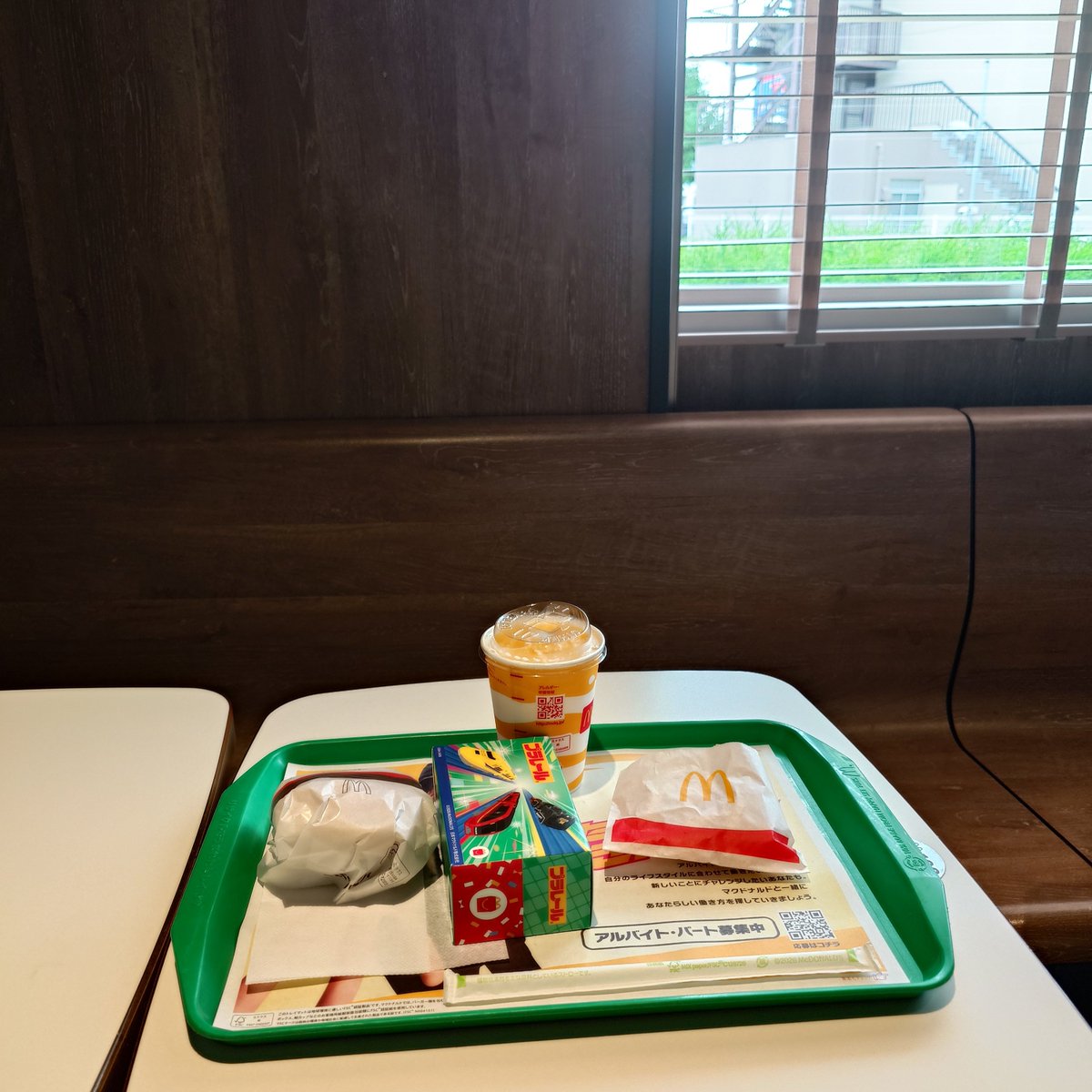 Bravo_RKAJ's tweet photo. 今日は律ちゃんのYouTube企画見てからずっと行きたかったマクドナルド2号線尼崎店に行ってきた(●´ϖ`●)律ちゃんが座った席ってここかなぁ？てか他はコーナー席空いてなかったからここしか選べないけどw識別番号見る限りプラレールまたD51がダブったみたい(・_・;) https://t.co/qSLTxgtc7S
