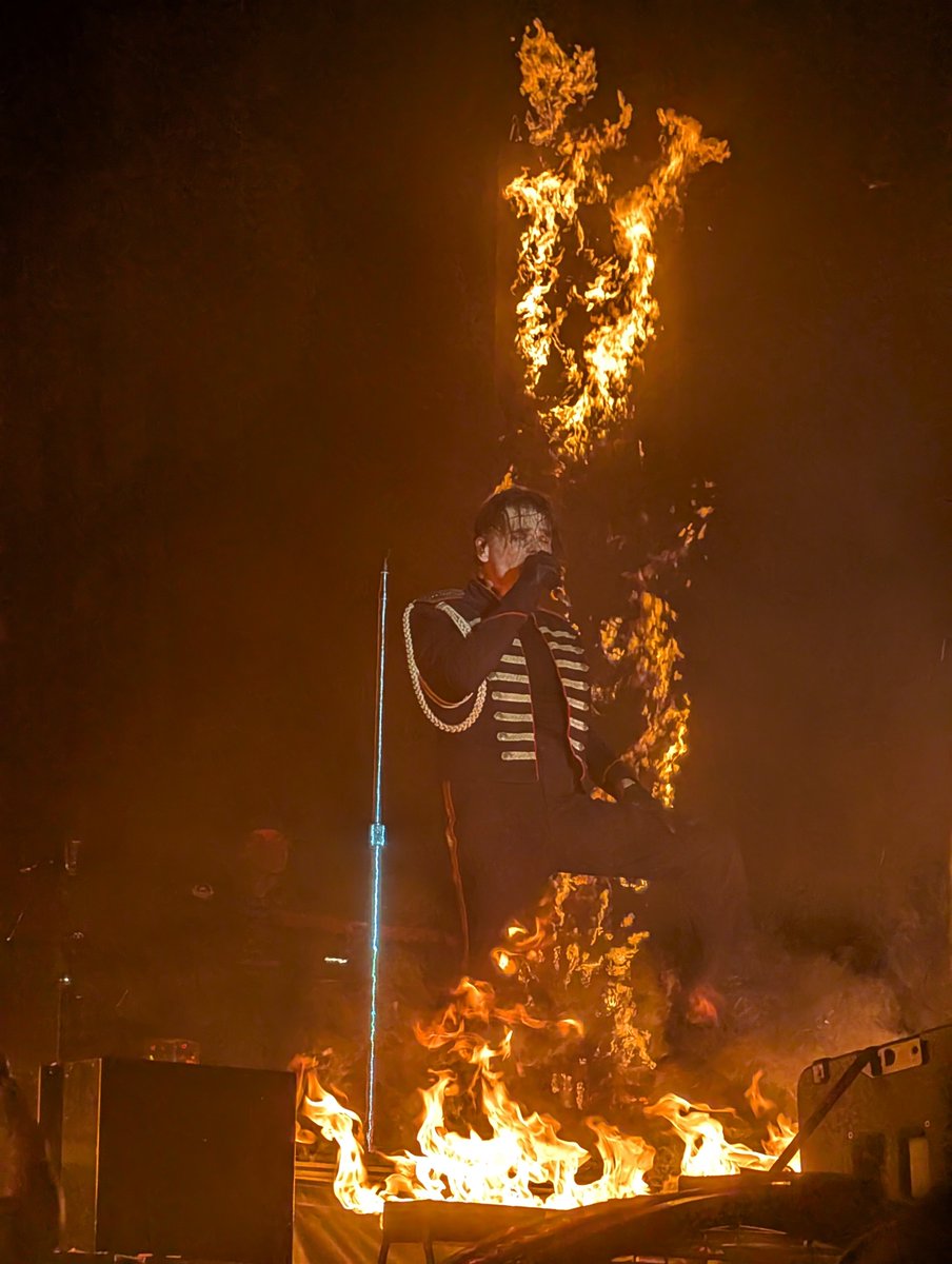 Mattyonhigh's tweet photo. Gerard Way everybody. https://t.co/8O92AzJK4x