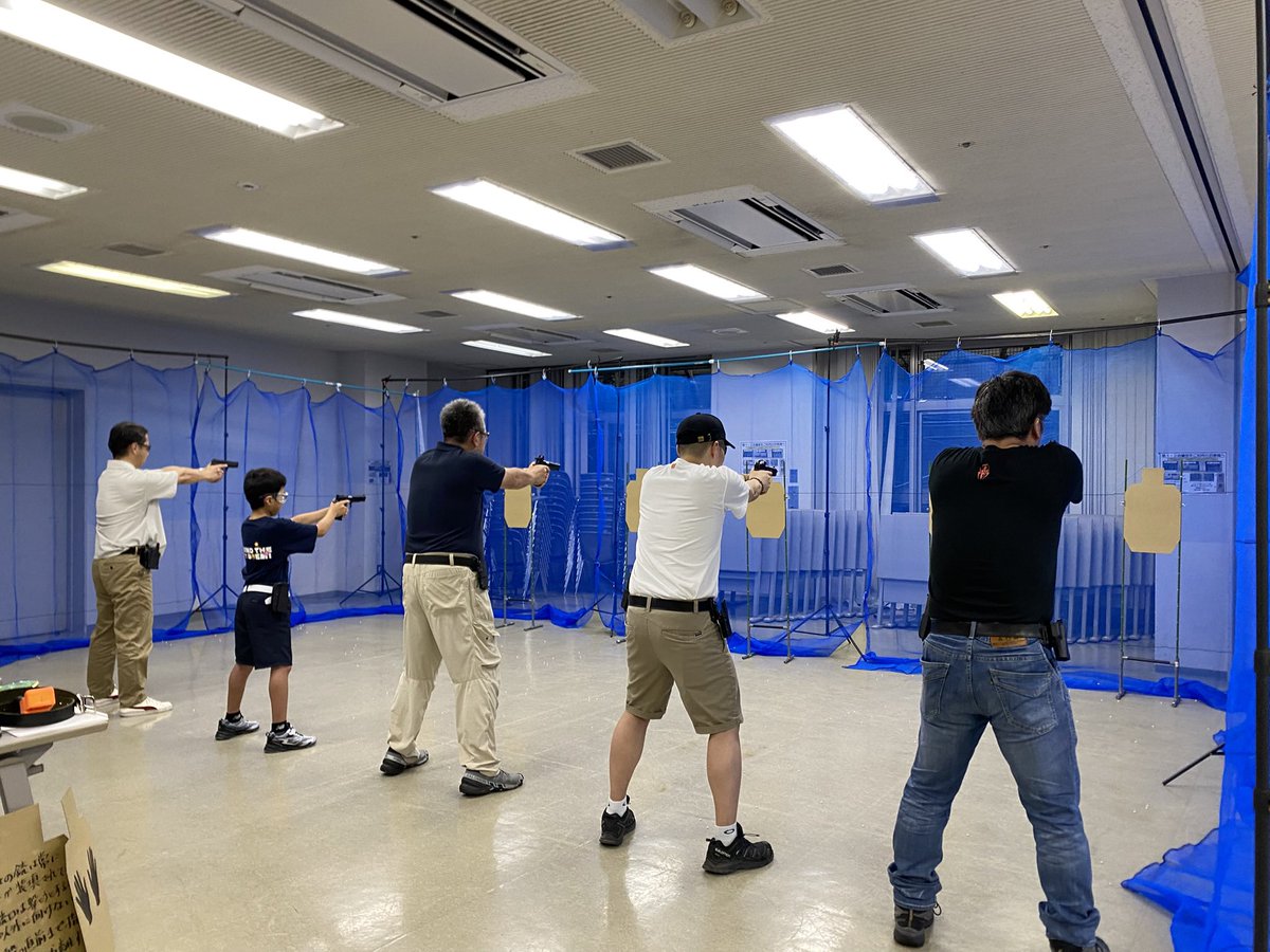 rt25shooters's tweet photo. 「エアガンを使ったスポーツがあるなんて知らなかった」——スポーツ射撃教室に来られる方からよく聞きます。

御堂筋シューティングクラブでは銃の安全な扱い方から射撃の基礎、競技の楽しみ方まで初めての方にも一からお伝えしています。

まずは“こんなスポーツがある”と知ってもらえたら嬉しいです。 https://t.co/wuMZEIZGcW