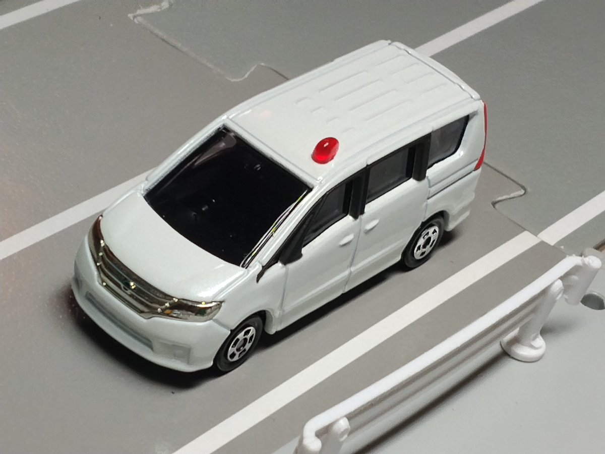 mika_tmc110's tweet photo. 白いセレナ買いました
赤灯がよく似合います

#トミカ
#トミカタウン https://t.co/HIRbxdkcgv