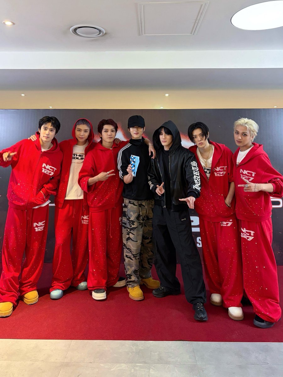 leedonghyvuk's tweet photo. Thanks for coming bro @NCTSENO and Jisung. https://t.co/b7cN2tpqF9