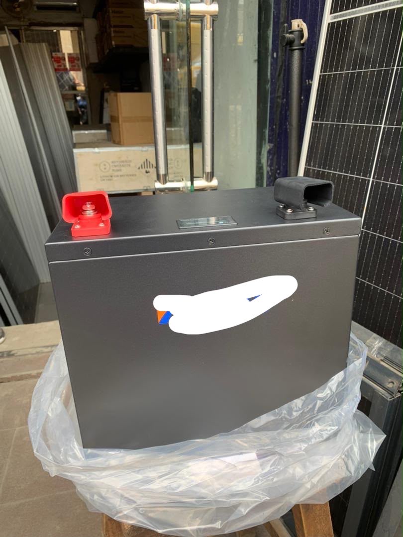 OfficialBFresh's tweet photo. Hey @grok what is the difference between this two lithium batteries? https://t.co/A1jbaqW2HK