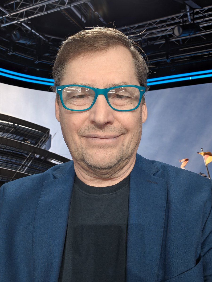 SergueiJirnov's tweet photo. Ce samedi après-midi 19 septembre 2026 mon premier passage sur @BFMTV .
À 17h10-17h35 sur le plateau de @Julie_Hammett 
Le deuxième passage dans la tranche 22-24h ce soir https://t.co/qvSTRrjW3d