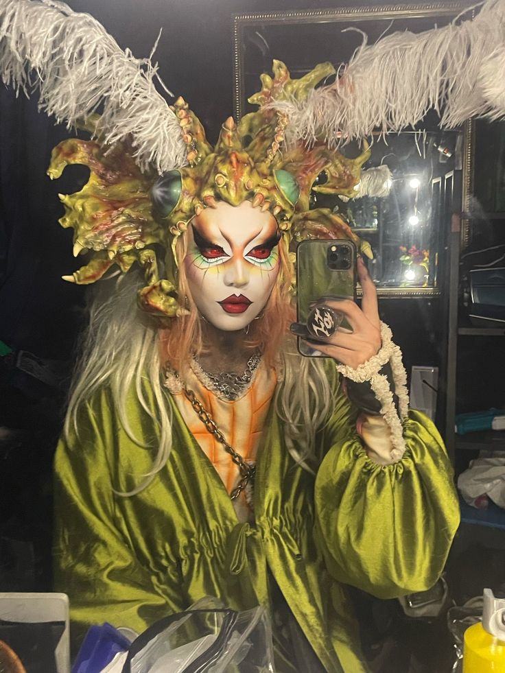 cherry_sproutz's tweet photo. Talking ab non human beauty , I love drag creatures/monsters. Talking ab Korea , I present to you HoSo https://t.co/Bxb4tA2Rsx