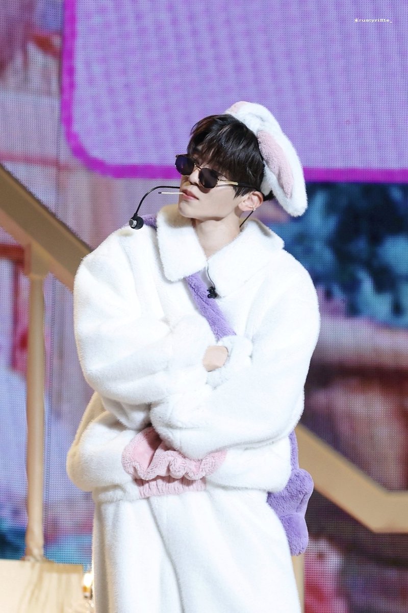 rustyriff1e00_'s tweet photo. 260919 🐰🕶️

#시온 #SION #シオン
#NCT #NCTWISH https://t.co/k8sPAyBDWw