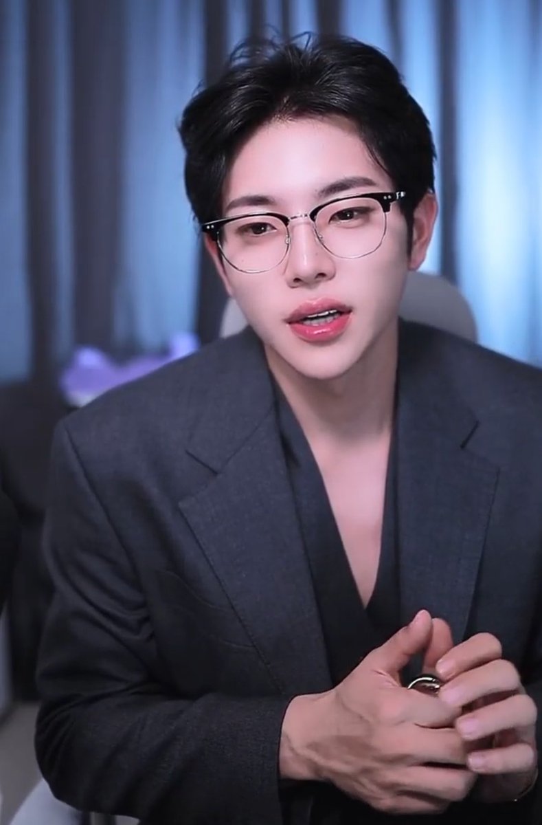 shlrkshrdmsduwk's tweet photo. 착장진짜 읍리는거 골라서 입네 https://t.co/0JF95pP4lF