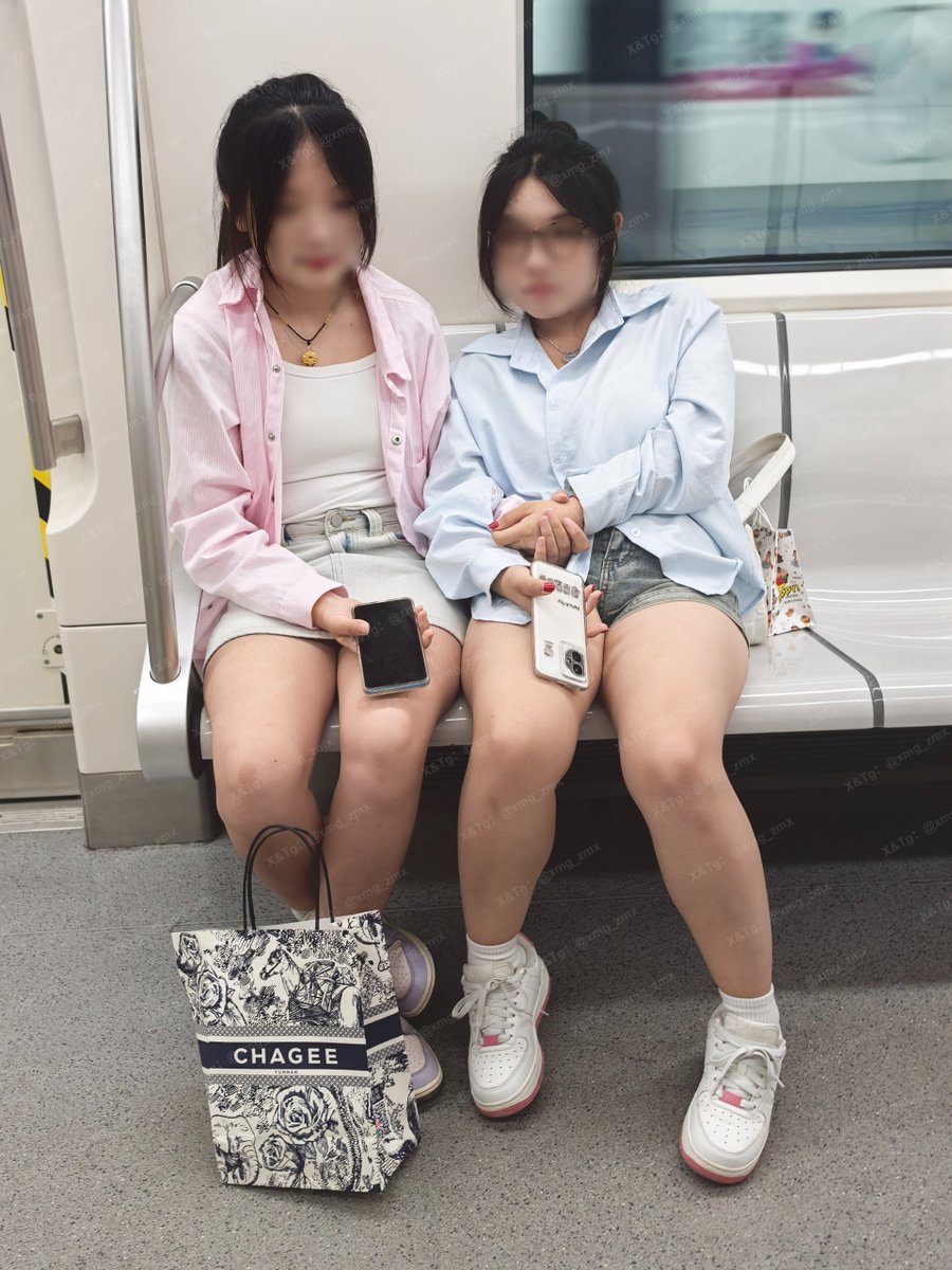 xmg_zmx_1's tweet photo. 下班回家的小姐妹  @xmg_zmx https://t.co/I28av2Mnxk