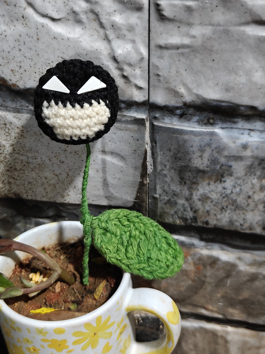 shyy_13's tweet photo. Made a Venom-themed tulip🌷🏃‍♀️ https://t.co/fWp8wDOkvq