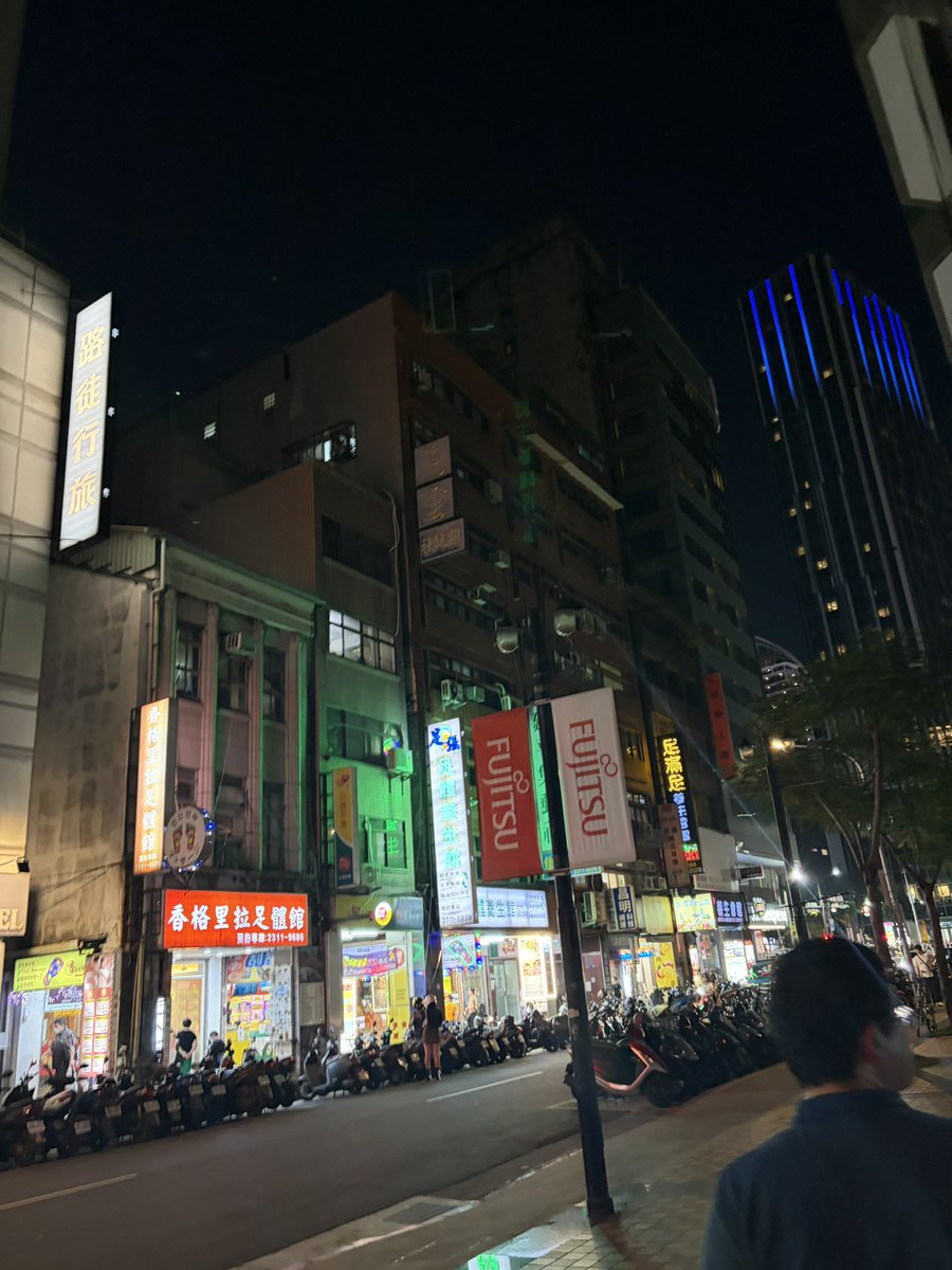 garneledragon's tweet photo. 台湾の雰囲気かなり好き🤤
でもホテルの風呂場ひどかったヨ😞 https://t.co/jKjxBcbNhM