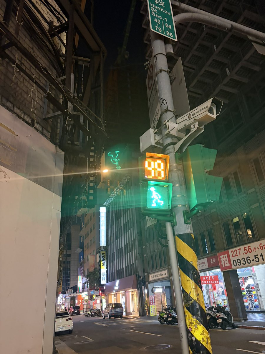 garneledragon's tweet photo. 台湾の雰囲気かなり好き🤤
でもホテルの風呂場ひどかったヨ😞 https://t.co/jKjxBcbNhM