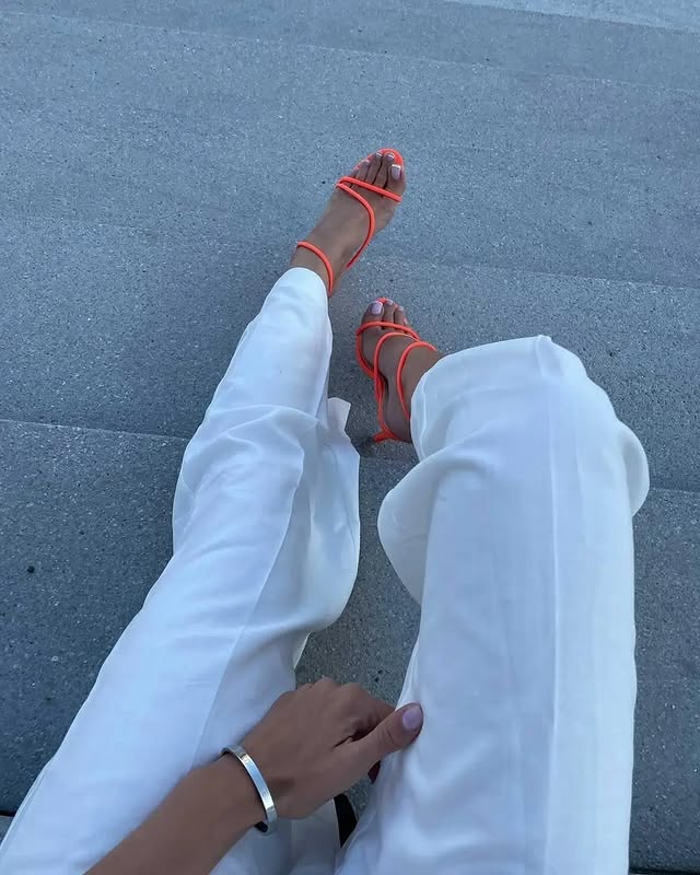 FeetLove167's tweet photo. A graceful silhouette, delicate toes, and just the right amount of charm.

https://t.co/eXY6veAAbv

#feetbeauty #toes #footlove https://t.co/RP2CEciCac
