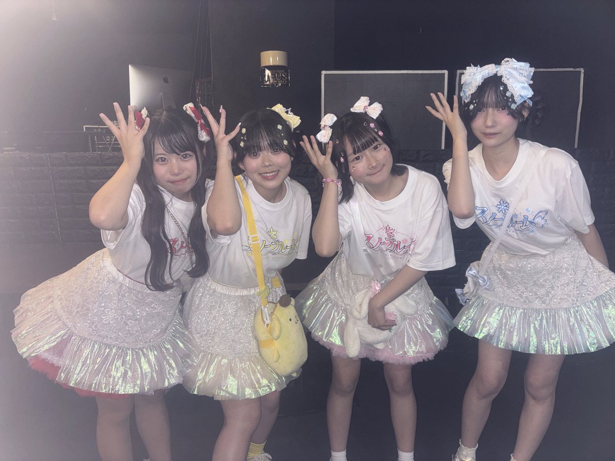 snowbloom_lp's tweet photo. 9/19デビューしました！
「スノーブルーム」です❄️💐

 #スノブルのセトリ
Happy Smile
チェンジ
MC
雪の中で咲く花

これから応援よろしくお願いします！ https://t.co/PfZdkIwT55