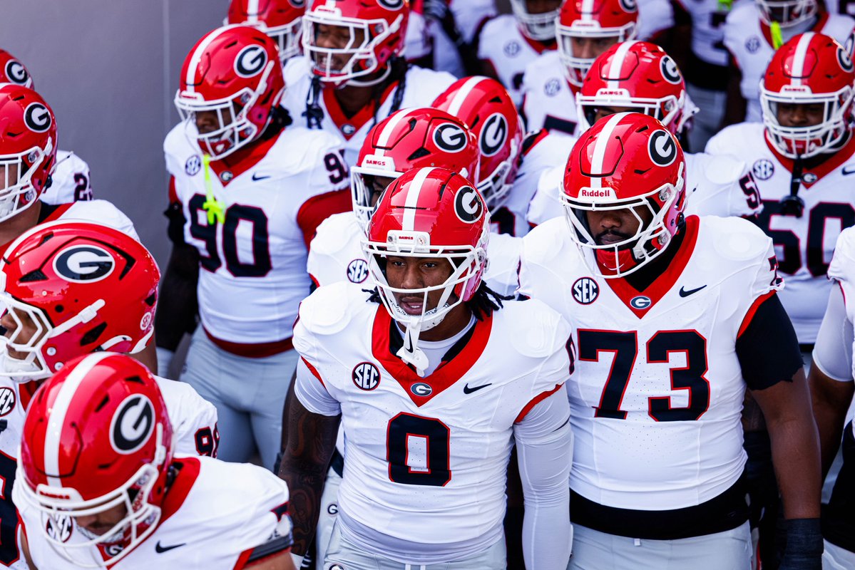 GeorgiaFootball's tweet photo. Dawg time ⌚️ https://t.co/PlpYSG1ChL