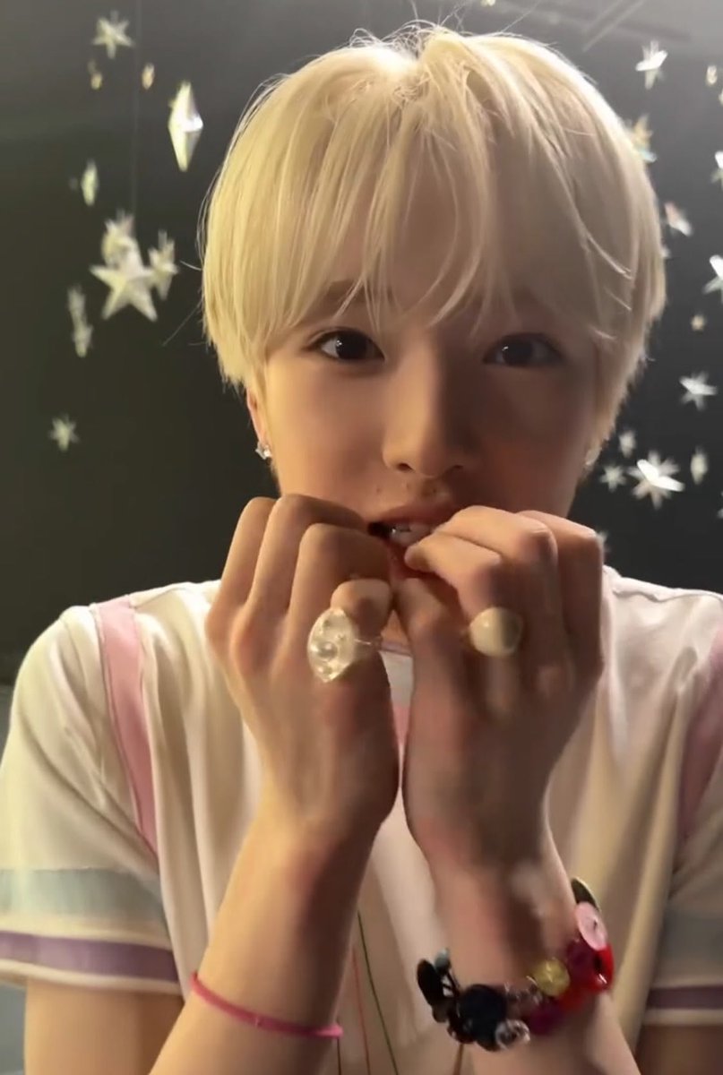 9jh3mm's tweet photo. ㅈㅉ 사쿠야는 손이 섬섬옥수로 진짜 이뽀*••* https://t.co/b4HeDQu4w8
