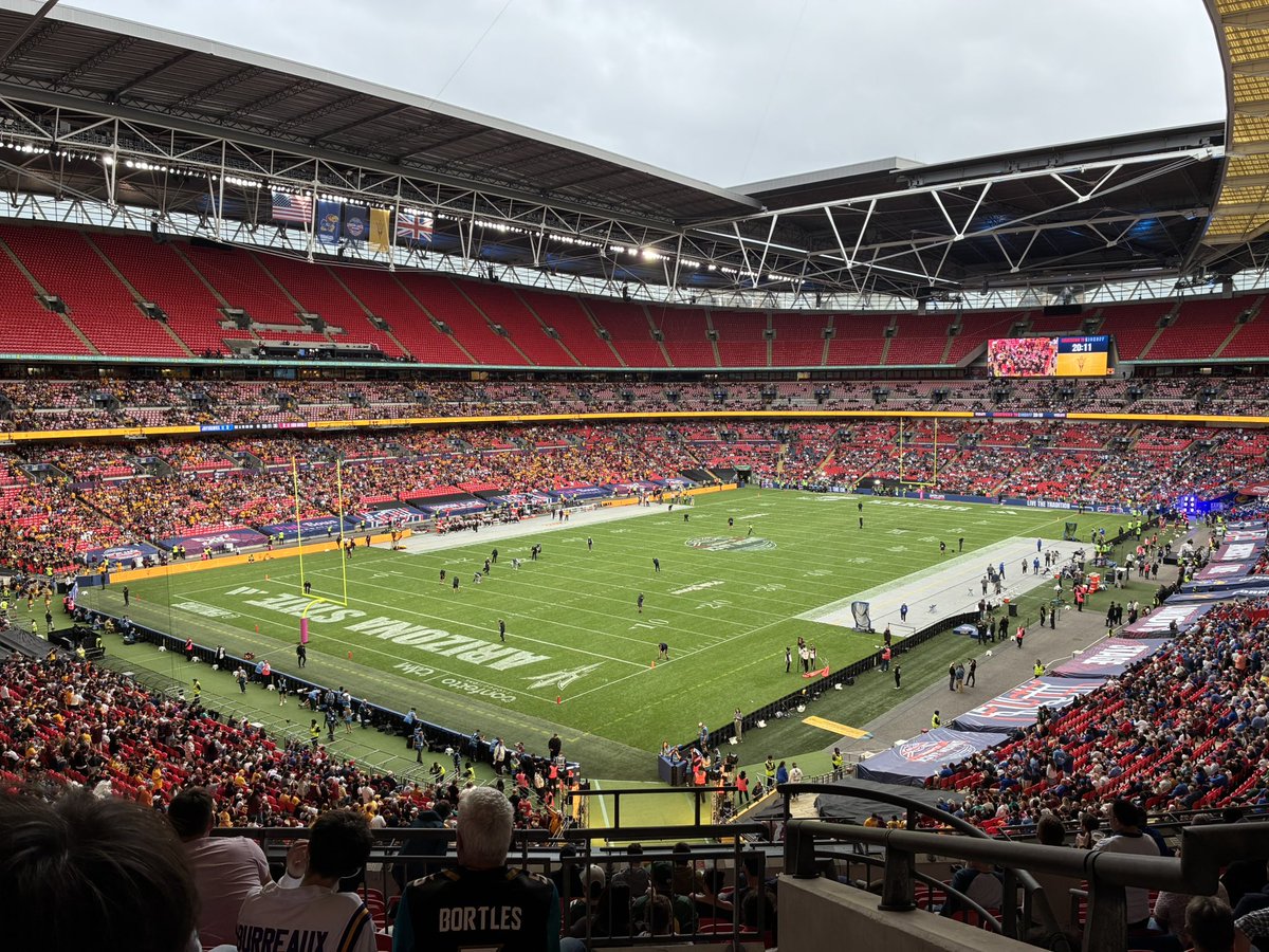Audlz77's tweet photo. #UnionJackClassic 🇬🇧🏈
#ArizonaStateSundevils 
#KansasJayhawks https://t.co/hAjdTpVrLM