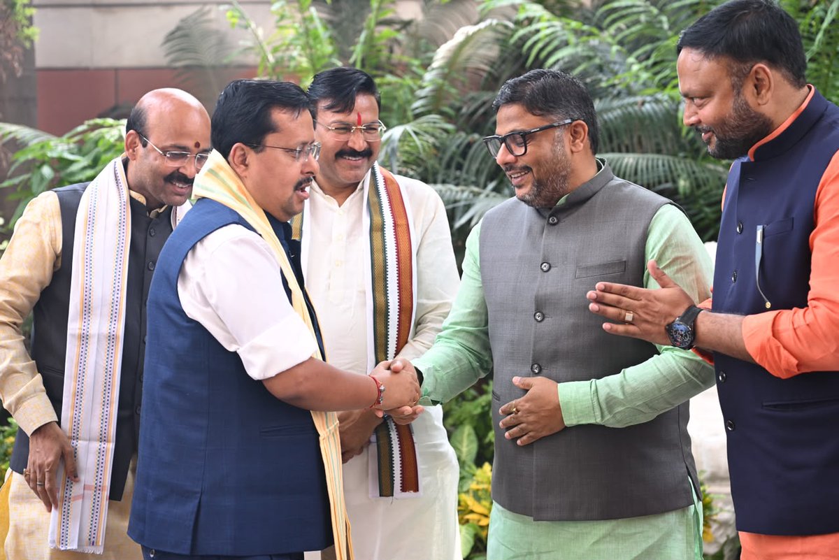 basitalibjp's tweet photo. नई दिल्ली स्थित भाजपा केंद्रीय मुख्यालय में आज भारतीय जनता पार्टी के यशस्वी राष्ट्रीय अध्यक्ष आदरणीय श्री नितिन नबीन जी के पार्टी मुख्यालय आगमन पर उनका हार्दिक स्वागत एवं अभिनंदन करने का सौभाग्य प्राप्त हुआ।

माननीय राष्ट्रीय अध्यक्ष जी का स्नेह, मार्गदर्शन एवं नेतृत्व हम सभी कार्यकर्ताओं के लिए प्रेरणा का स्रोत है।

@BJP4India @narendramodi @AmitShah @NitinNabin @BJP4UP @brajeshpathakup @BJPMinMorcha