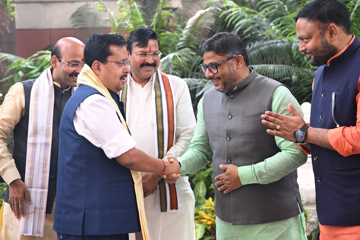 basitalibjp's tweet photo. नई दिल्ली स्थित भाजपा केंद्रीय मुख्यालय में आज भारतीय जनता पार्टी के यशस्वी राष्ट्रीय अध्यक्ष आदरणीय श्री नितिन नबीन जी के पार्टी मुख्यालय आगमन पर उनका हार्दिक स्वागत एवं अभिनंदन करने का सौभाग्य प्राप्त हुआ।

माननीय राष्ट्रीय अध्यक्ष जी का स्नेह, मार्गदर्शन एवं नेतृत्व हम सभी कार्यकर्ताओं के लिए प्रेरणा का स्रोत है।

@BJP4India @narendramodi @AmitShah @NitinNabin @BJP4UP @brajeshpathakup @BJPMinMorcha