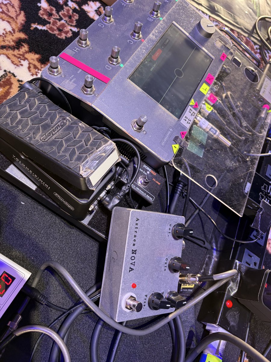 shane_takayuki's tweet photo. 神戸day1でした🔥

サウンドチェックでFFさんのエフェクターをお試し https://t.co/QzRD0nYCyX