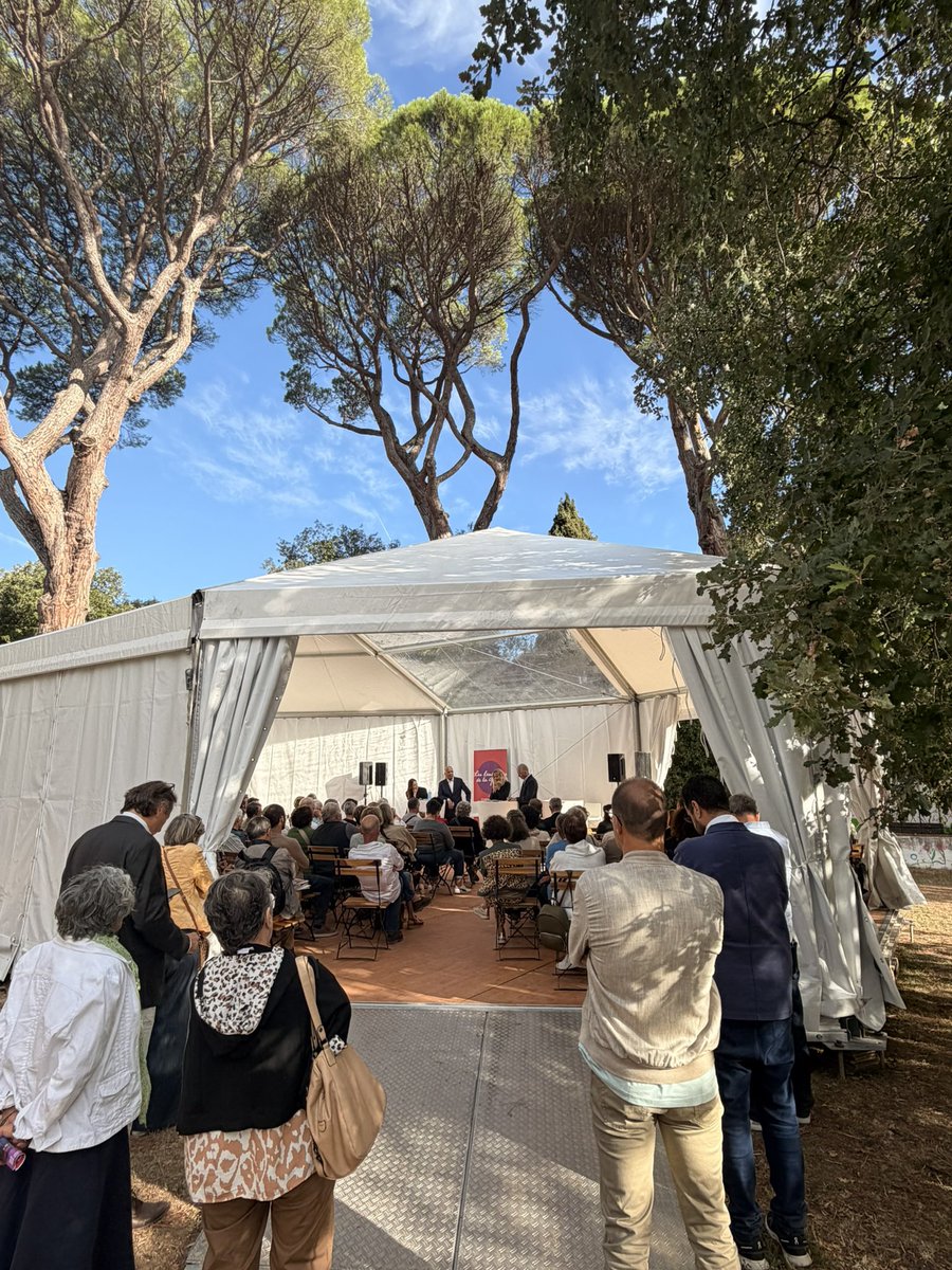 guillaumegarot's tweet photo. À Bram aujourd’hui, dans l’Aude, à l’invitation de @CaroleDelga pour les Rencontres de la Gauche, avec @rglucks1 @emmanuelmaurel @JeromeGuedj sur les grands défis pour 2027.
Débat passionnant sur « Education, IA, Réseaux Sociaux : comment faire du commun ? » Enjeu majeur. https://t.co/hA0y8uzQPS