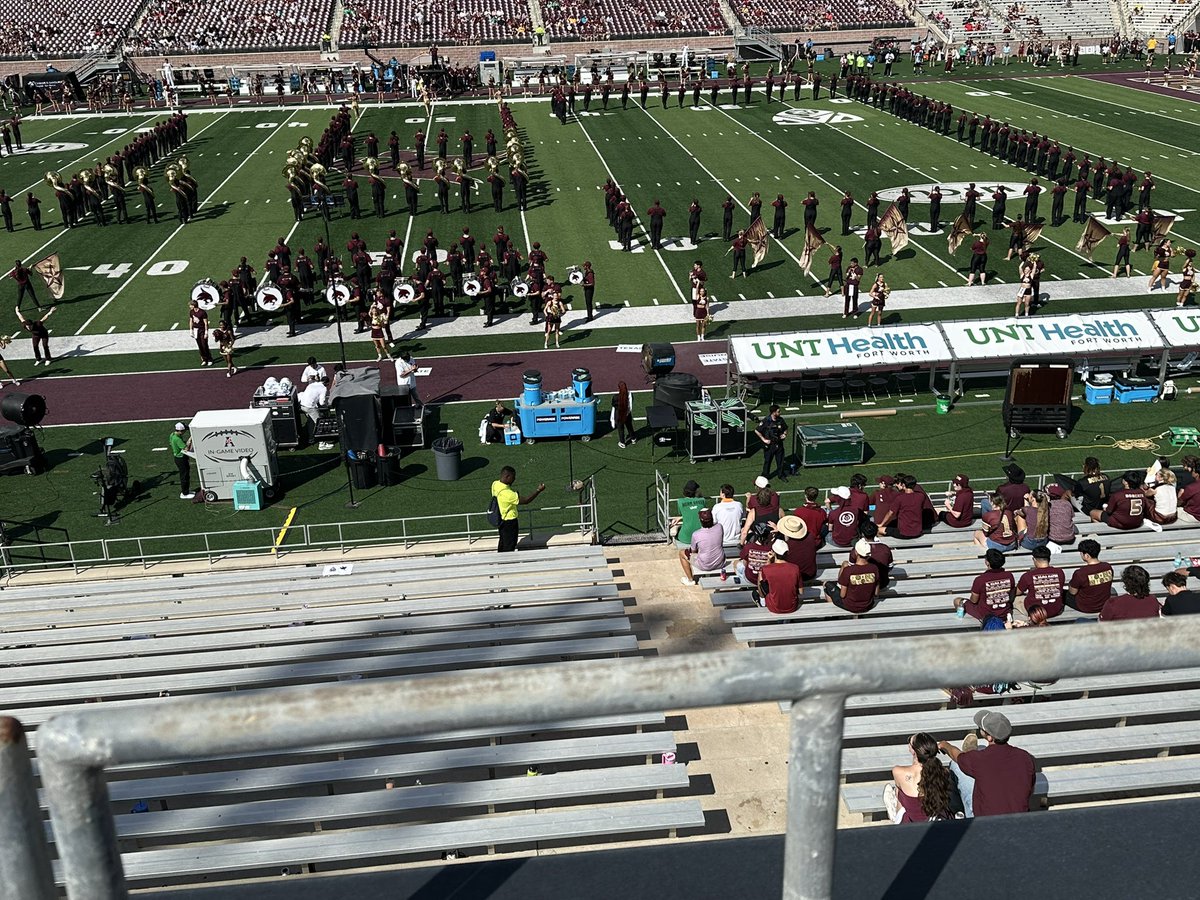MeanGreen2010's tweet photo. LOL this is what the @pac12 wanted? I never want to hear Maroon and Gooner or any other tx state fan ever about at attendance! Pathetic https://t.co/8CXvWYB0iI
