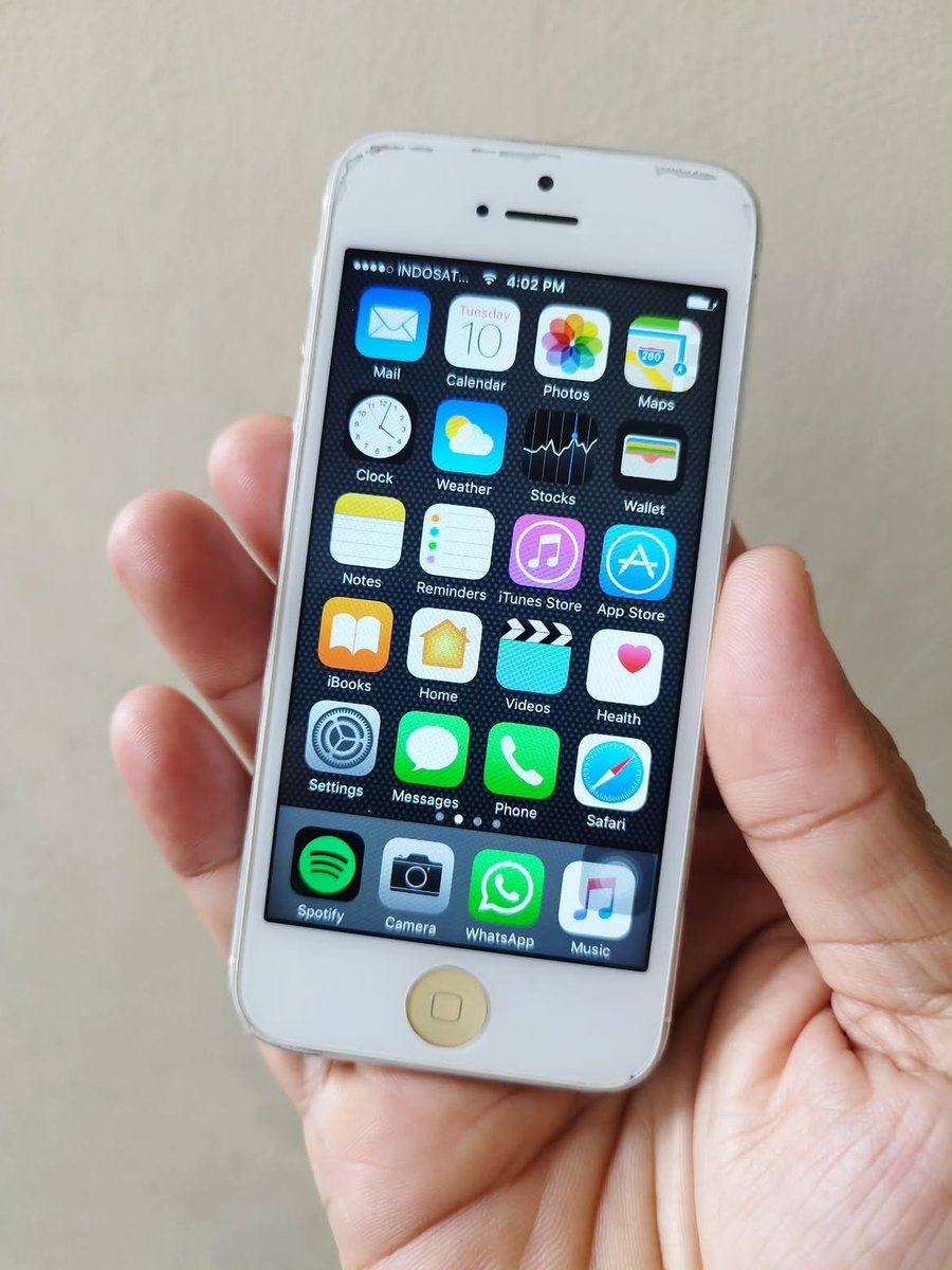 Akaay_18_'s tweet photo. @ZoomexOfficial The legendary iPhone 5s introduced Touch ID and set a new standard for smartphone design - a true pioneer Iโll keep forever! ๐ฑโจ
#ZoomexStory #MyFirstIPhone https://t.co/5AVtijYcwO